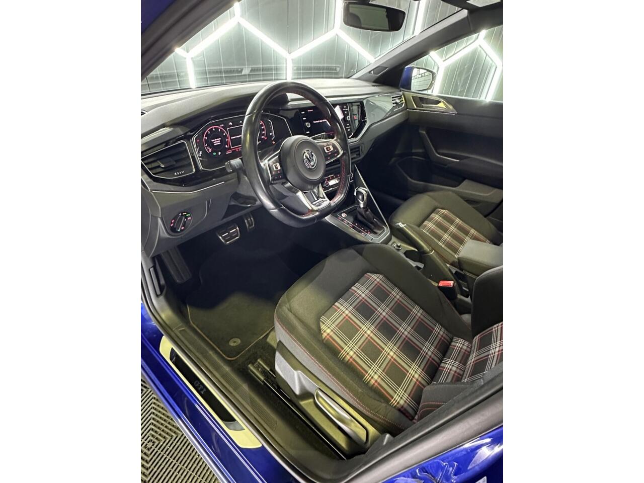 Volkswagen POLO 2.0 GTI Virtual Pano Dsg Beats Camera Kw-V3 verlagingset