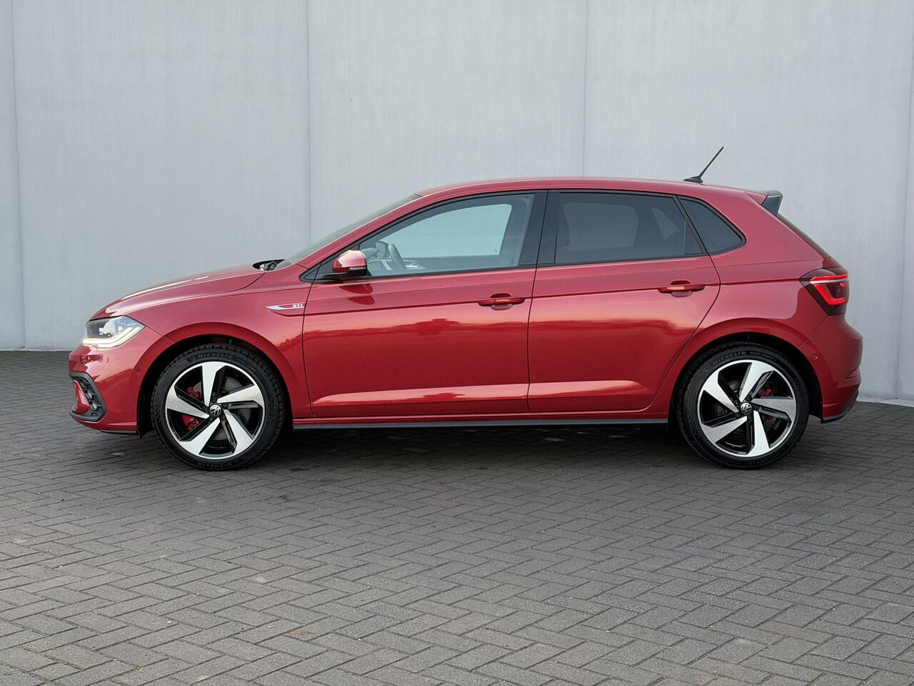 Volkswagen POLO 2.0 TSI GTI 207 PK DSG / Adaptief Onderstel DCC / Adaptive Cruise / Navigatie / Virtual Cockpit / Sportstoelen / Apple Carplay & Android / Stoelverwarming / 1.200 kg trekgewicht / Dodehoek Detectie / Park Assistent /