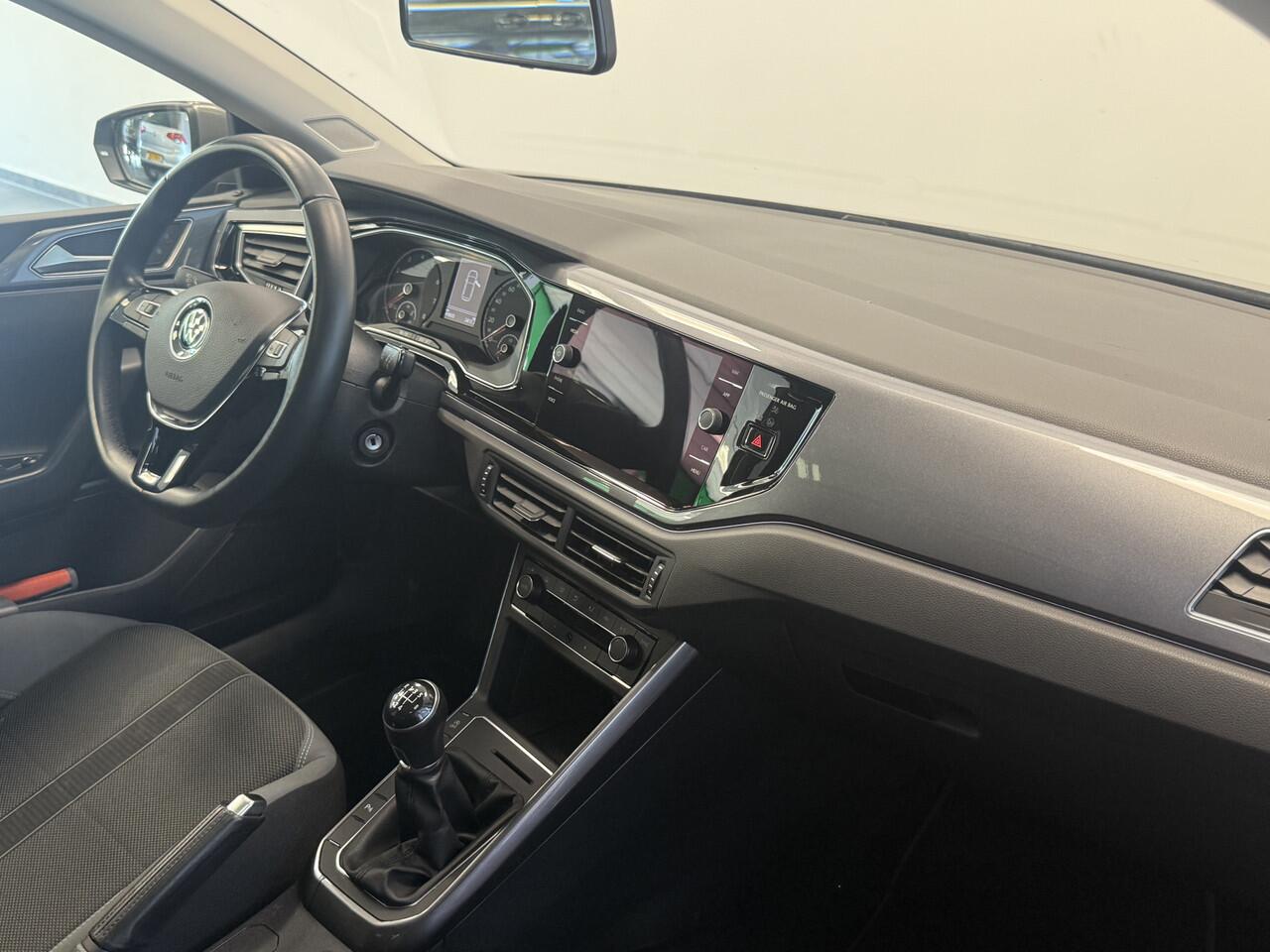 Volkswagen POLO 1.0 TSI Highline Business R-line Panoramadak Navigatie Full-led 24 maanden garantie mogelijk (*vraag naar de voorwaarden)