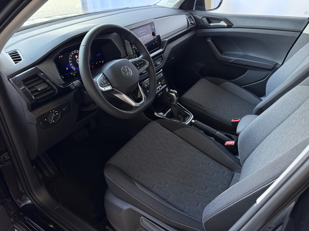 Volkswagen T-Cross ? NIEUWE AUTO? T-CROSS 116PK 17''LMV DODE HOEK TREKHAAK CAMERA VIR.COCKPIT STOELVERW. ADAP.CRUISE LMV CARPLAY 2025 "Volkswagen rijden begint bij Topautos.nl - 75 topmodellen direct op voorraad!"