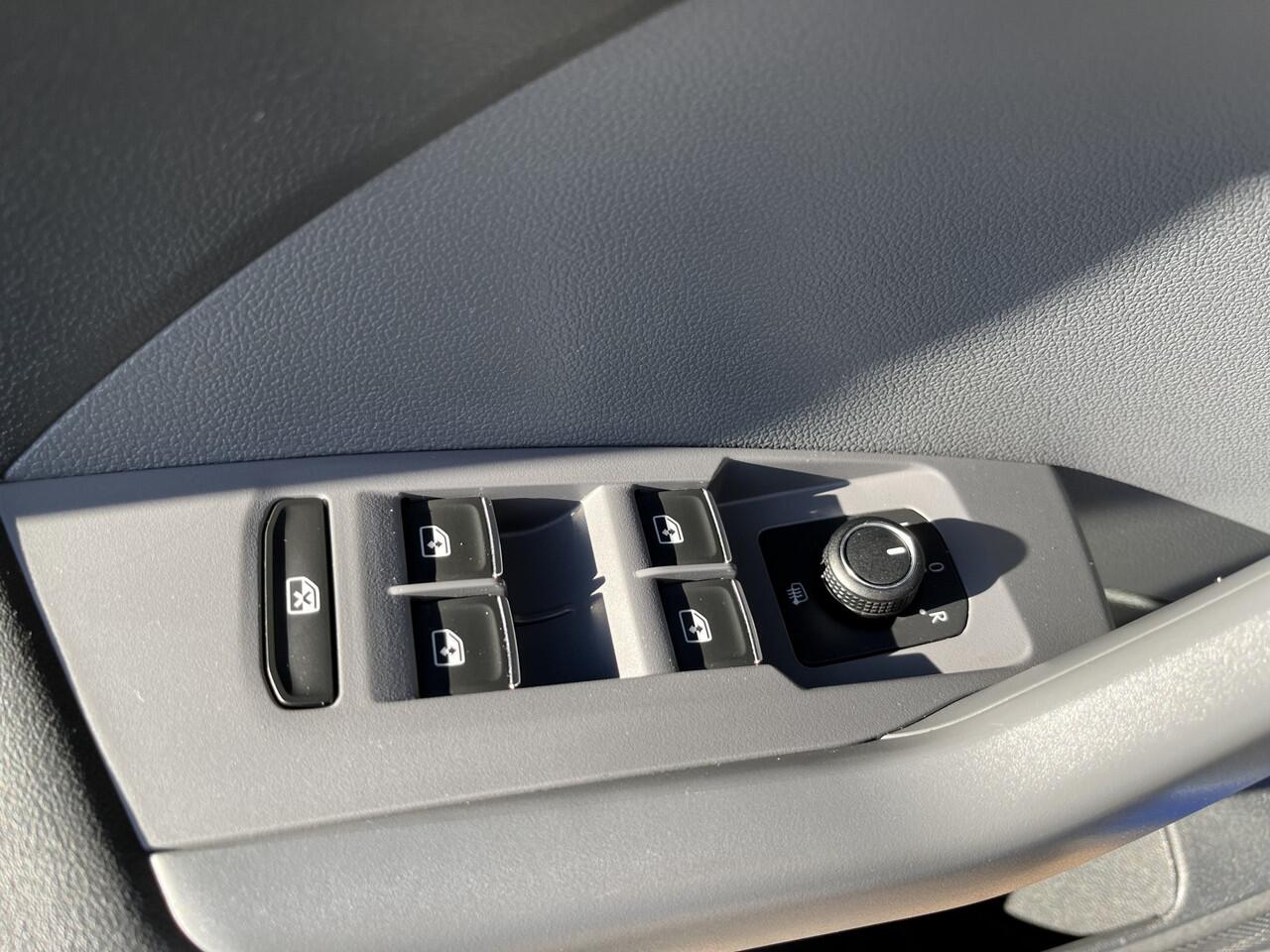 Volkswagen T-Cross 1.0 TSI R-Line / AUTOMAAT/ 2X R-LINE/ DAB/ ADAPT. CRUISE/ PARK. SENSOREN/ CLIMA/ APP-CONNECT/ BLUETOOTH/ LED/ 18" LMV