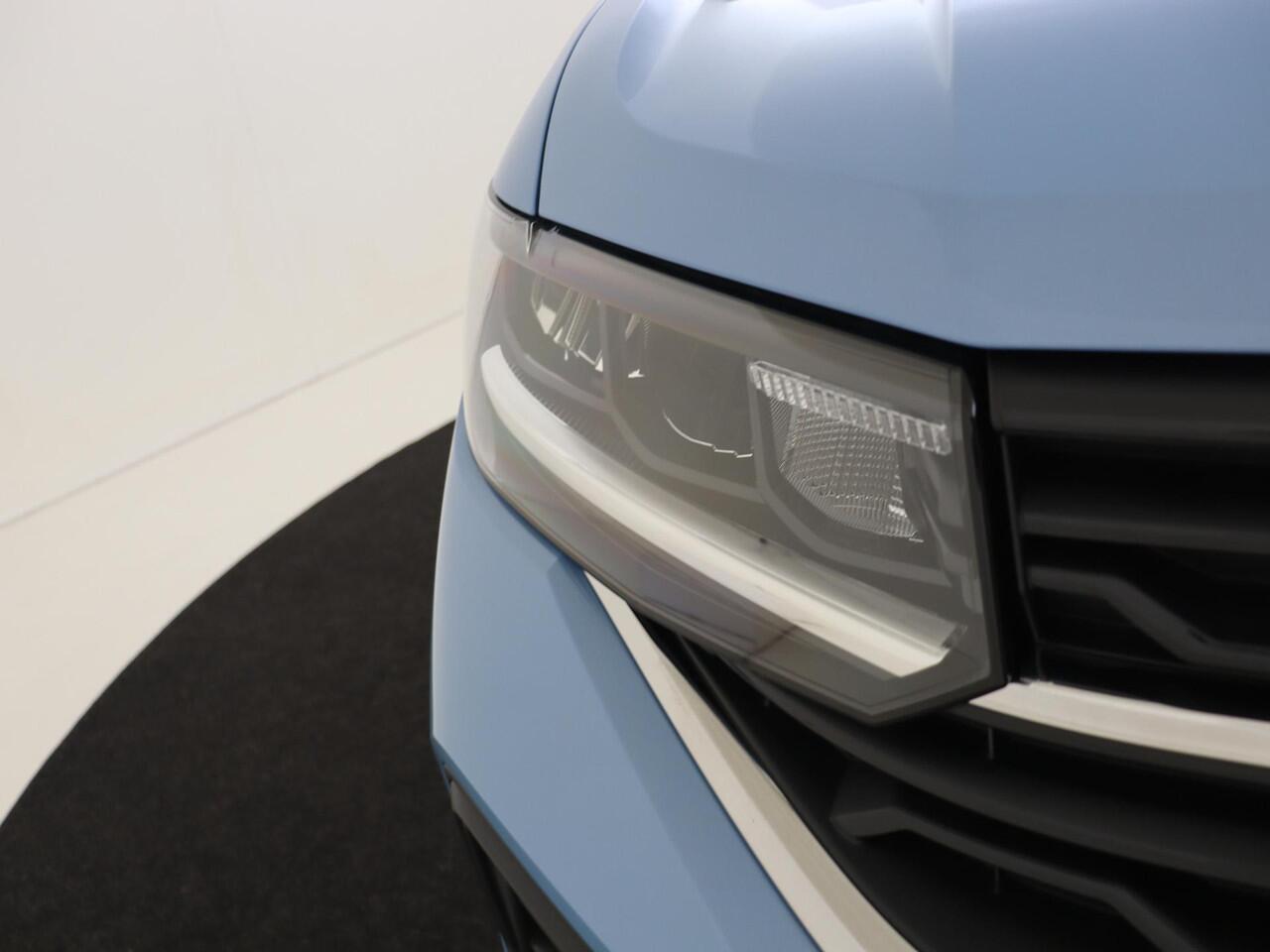 Volkswagen T-Cross Life Edition | 'App-Connect' draadloze smartphone integratie | Achterlichten LED | Afstandscontrolesysteem (Front Assist)