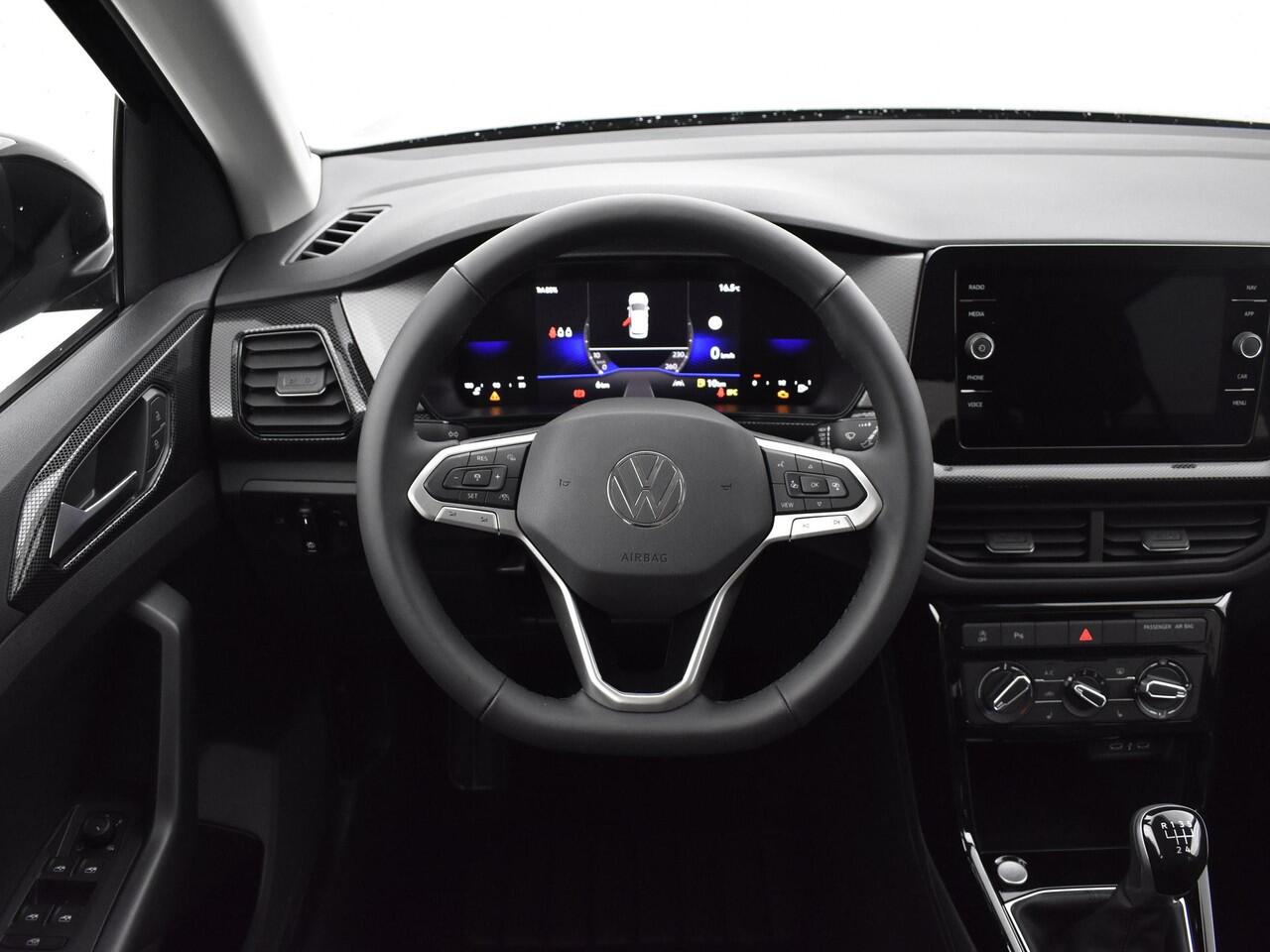 Volkswagen T-Cross Life Edition 1.0 TSI 95 pk 5 versn. Hand · Achteruitrijcamera · Draadloze telefoonlader · Velgen 'ventura', 17 inch lichtmetaal · MEGA Sale- Prijs is incl. inruilbonus -