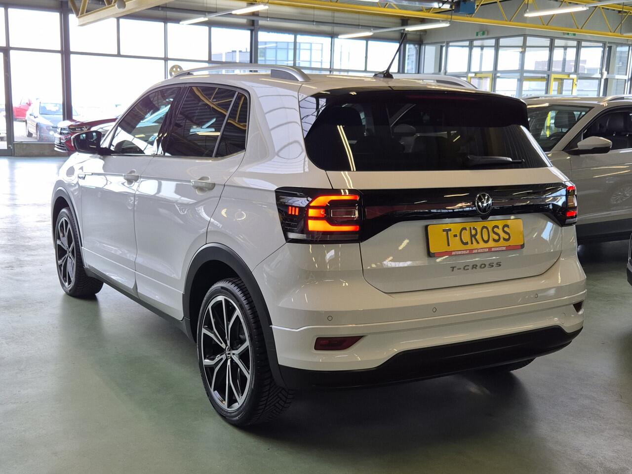 Volkswagen T-Cross 1.5 TSI Style -150pk- Automaat R-Line | Dodehoek sensoren | Camera | Digitale Cockpit Pro | Rijklaarprijs incl. 1 jaar Bovag garantie