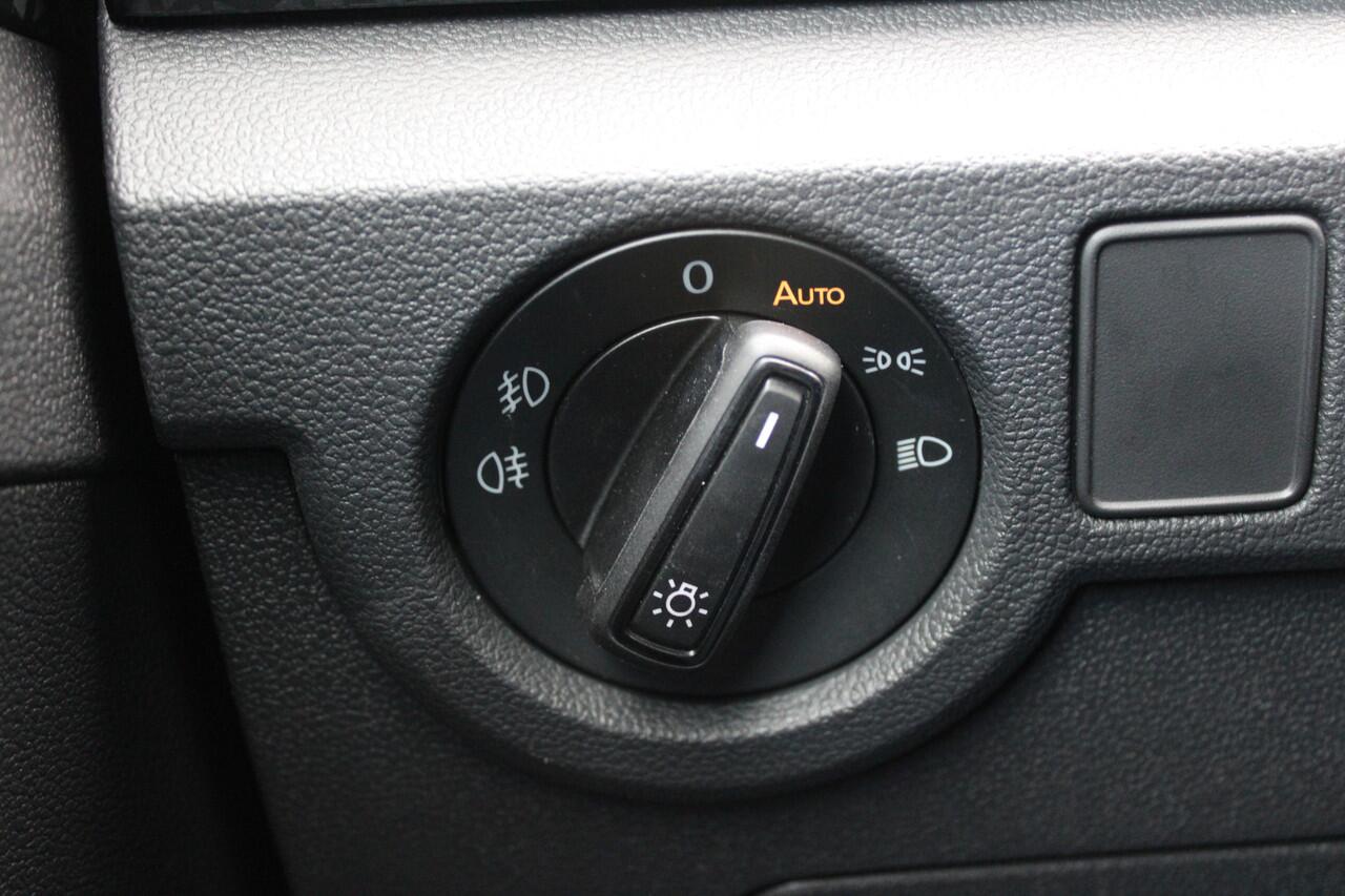 Volkswagen T-Cross 1.0 TSI Style 110pk - ACC - LED - Carplay - Camera - Stoelverwarming - Rijklaar