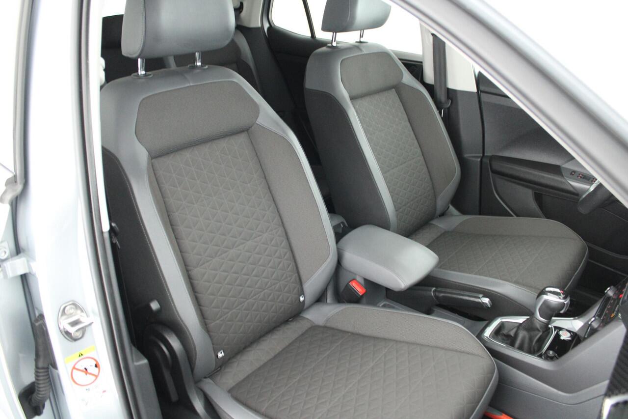 Volkswagen T-Cross 1.0 TSI 116pk DSG Style Trekhaak Camera Keyless Virtual Cockpit Navigatie Adaptive Cruise