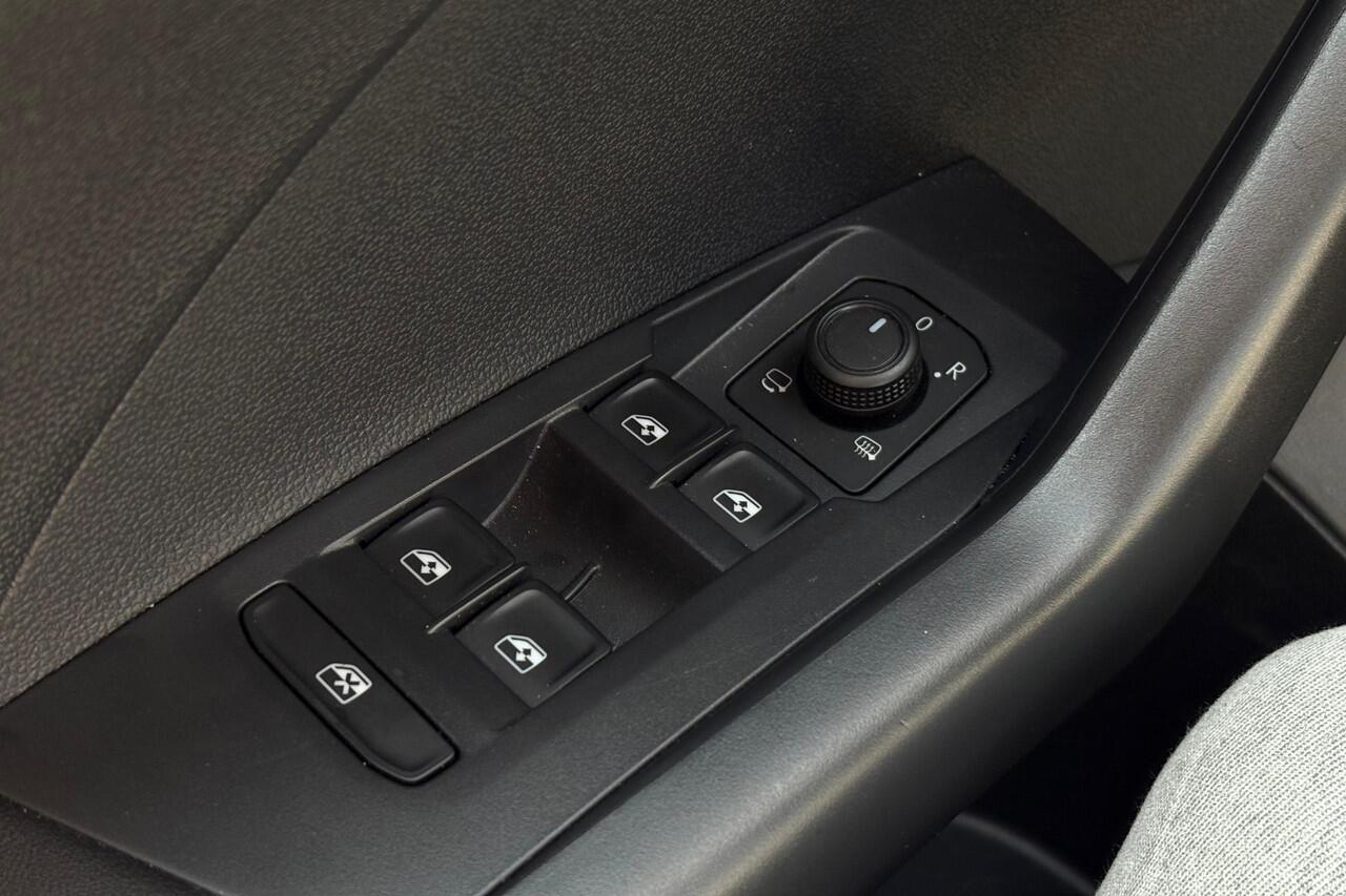 Volkswagen T-Cross 1.0 TSI Life 110pk - Carplay - Stoelverwarming - Camera - Virtual cockpit - Rijklaar