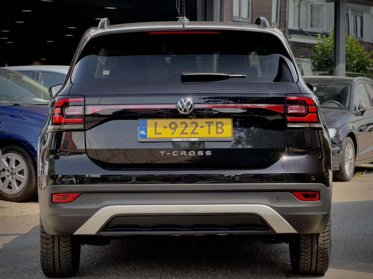 Volkswagen T-Cross 1.5 TSI AUT7 150PK R-LINE 93D.KM! NAVI CAMERA APPLE-CARPLAY LED LMV PDC