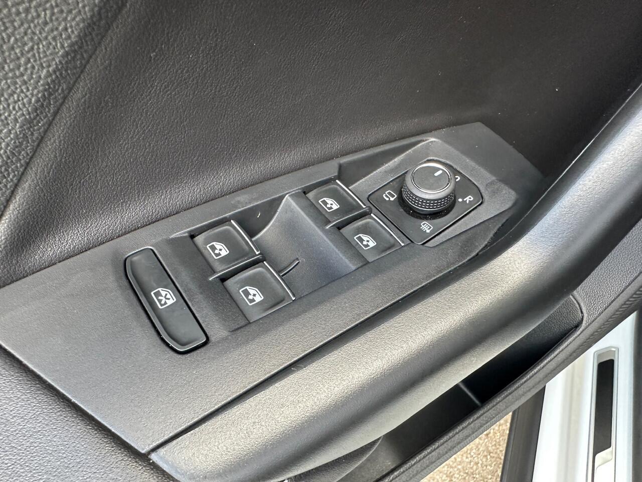 Volkswagen T-Cross 1.5 TSI 150pk DSG R-Line | Camera | Trekhaak | Navi | Adapt. Cruise | Rijklaar incl. garantie