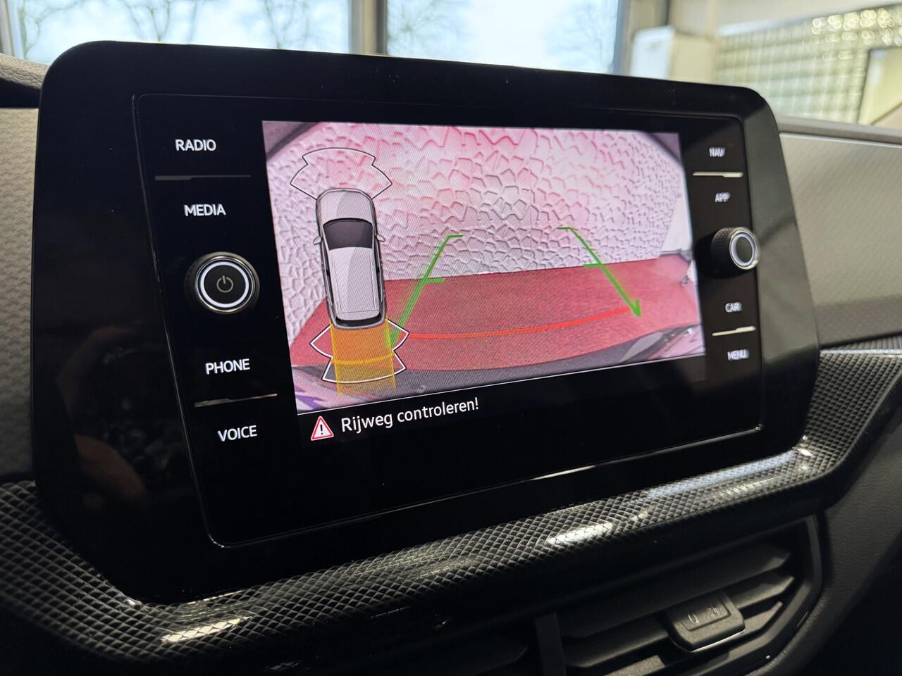 Volkswagen T-Cross ? NIEUWE AUTO?TSI 17''LMV DODE HOEK TREKHAAK CAMERA VIR.COCKPIT STOELVERW. ADAP.CRUISE LMV CARPLAY 2025 ?Top Auto's Wijchen , 30 Jaar Specialist in Volkswagen : Alle Type's : R-Line Edition / Style / First Edition / Highline / Life , Zowel PHEV / HEV / M