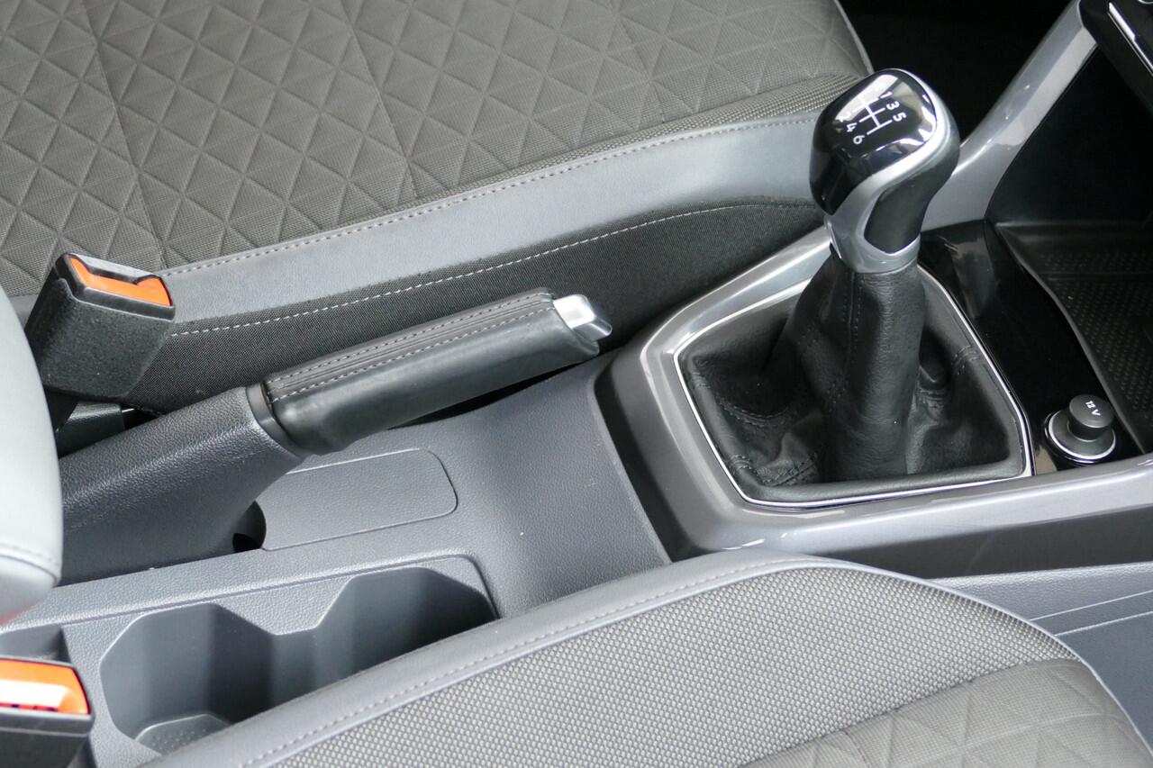 Volkswagen T-Cross 1.0 116pk TSI Style R-Line. Virt Cockpit, Adaptief Cruise, Navi, Led, 17"LMV, Haak 1100kg