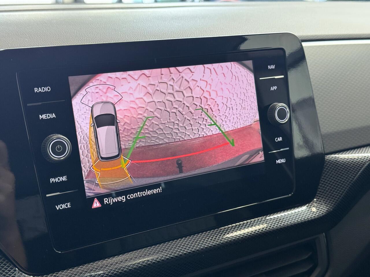 Volkswagen T-Cross T-CROSS 116PK 17''LMV TREKHAAK CAMERA VIR.COCKPIT STOELVERW. ADAP.CRUISE LMV CARPLAY 2025 "Volkswagen rijden begint bij Topautos.nl - 75 topmodellen direct op voorraad!"