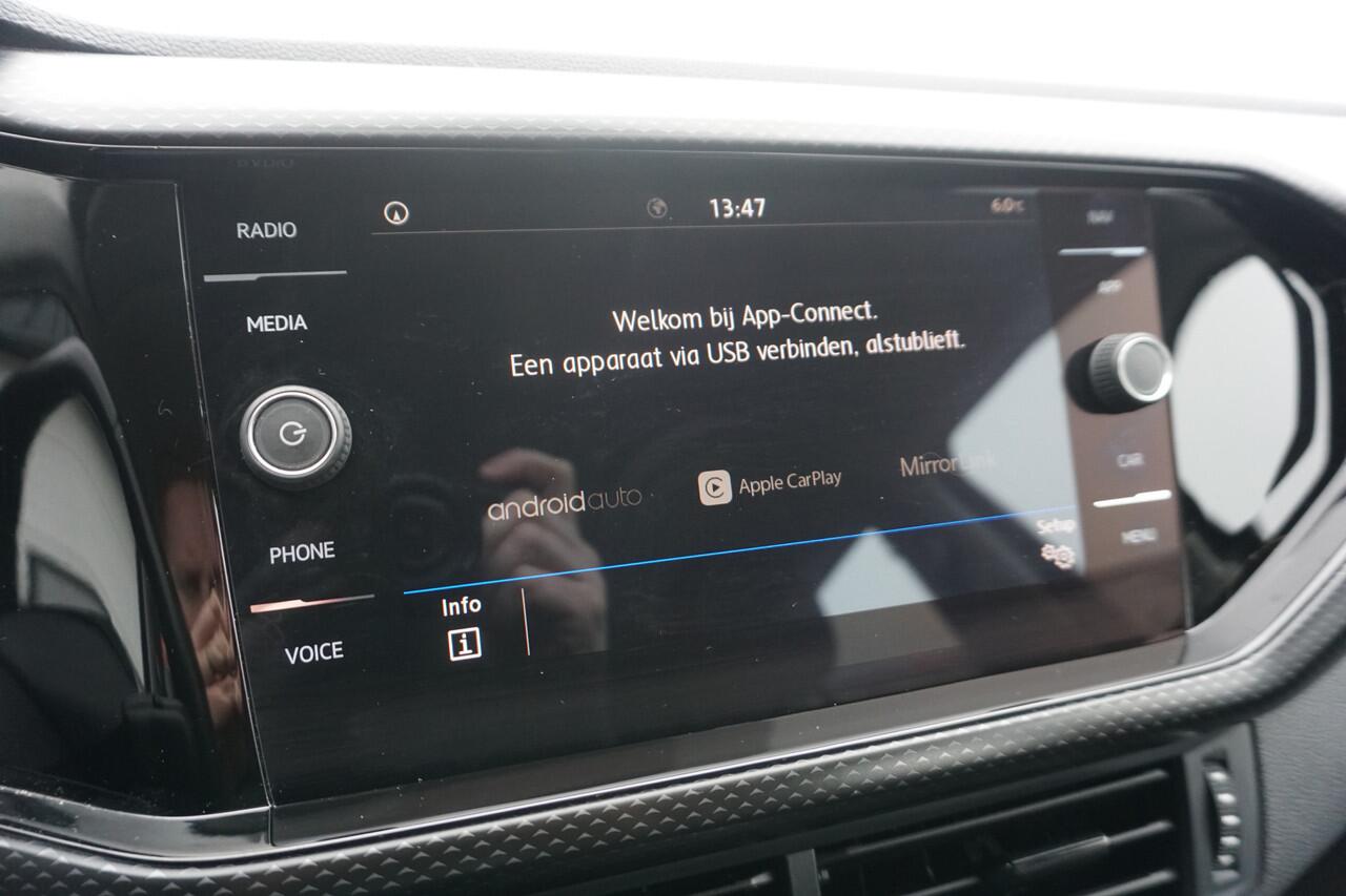 Volkswagen T-Cross 1.0 TSI Life | CLIMATE | TREKHAAK | CARPLAY/ NAVI | ACC |