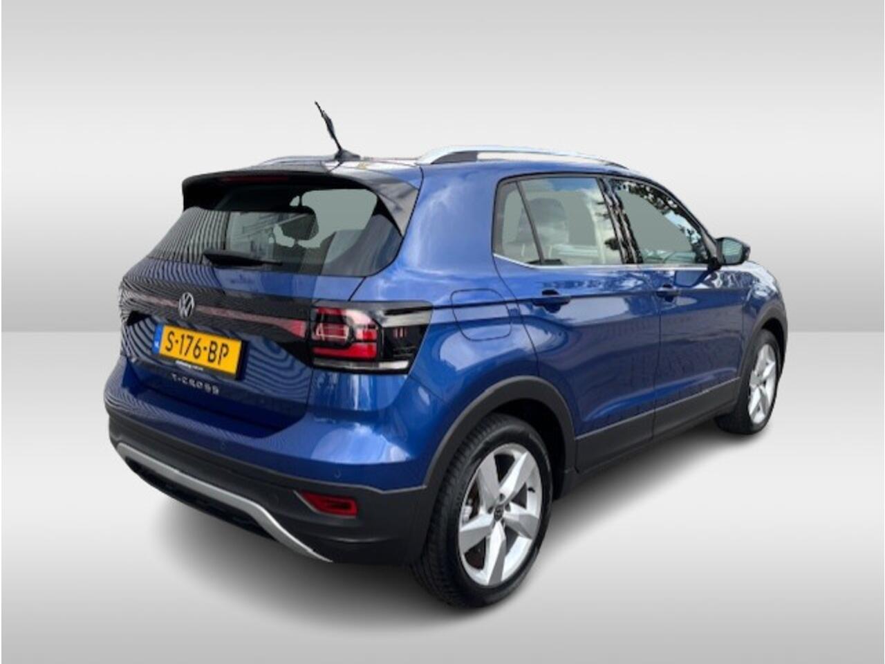 Volkswagen T-Cross 1.0 TSI Style App-connect / 17"LM velgen / LED verlichting / Parkeersensoren