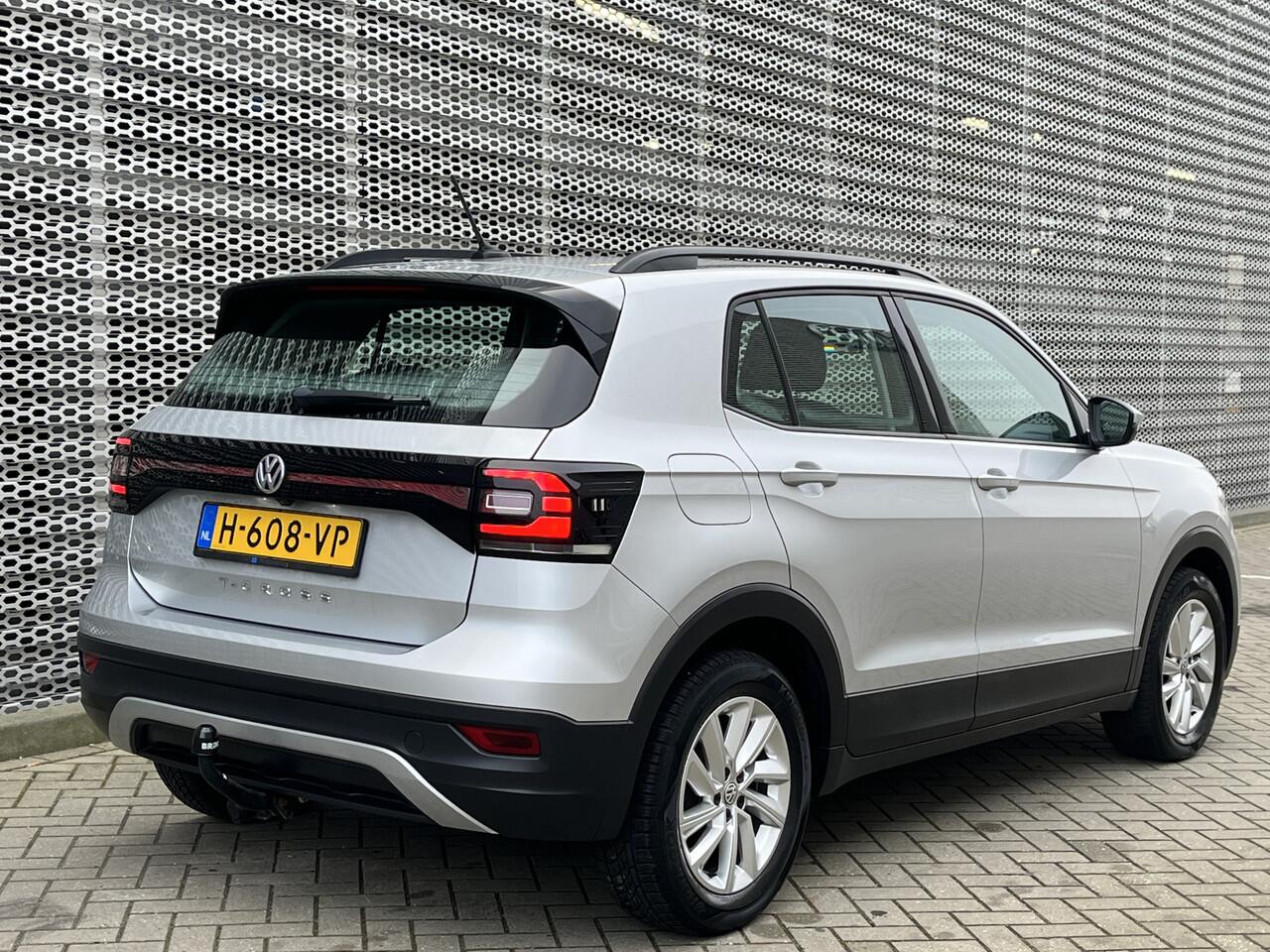 Volkswagen T-Cross 1.0 TSI Life / Camera / Trekhaak / Climate controle / App connect / VW