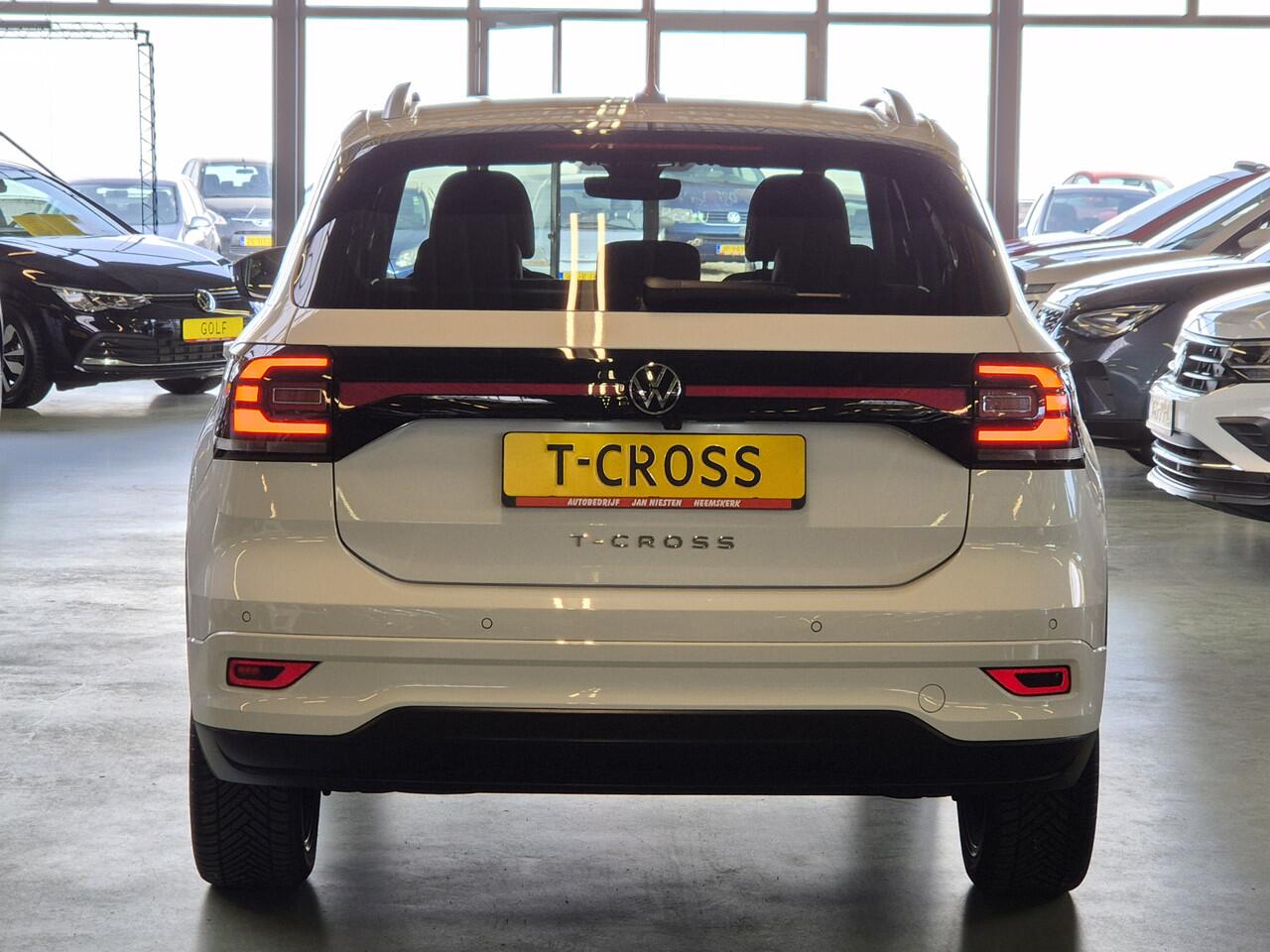 Volkswagen T-Cross 1.5 TSI Style -150pk- Automaat R-Line | Dodehoek sensoren | Camera | Digitale Cockpit Pro | Rijklaarprijs incl. 1 jaar Bovag garantie