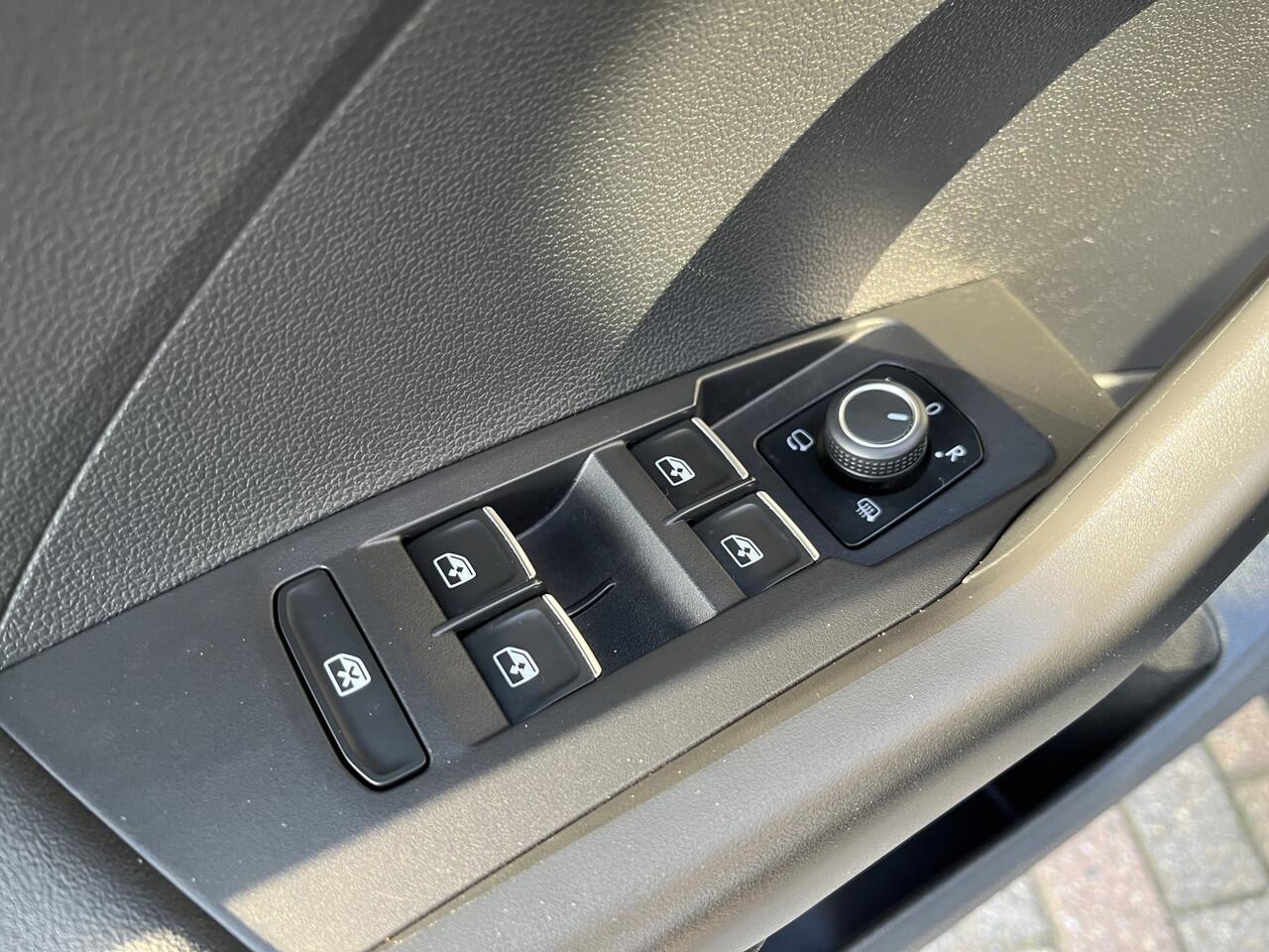 Volkswagen T-Cross 1.0 TSI R-Line / AUTOMAAT/ PARK. SENSOREN V+A/ CAMERA/ STOEL VERWARMING/ APP-CONNECT/ ACC/ DIGITAL DASH/ CLIMA/ DAB/ LED/ ISOFIX/ 17'' LMV