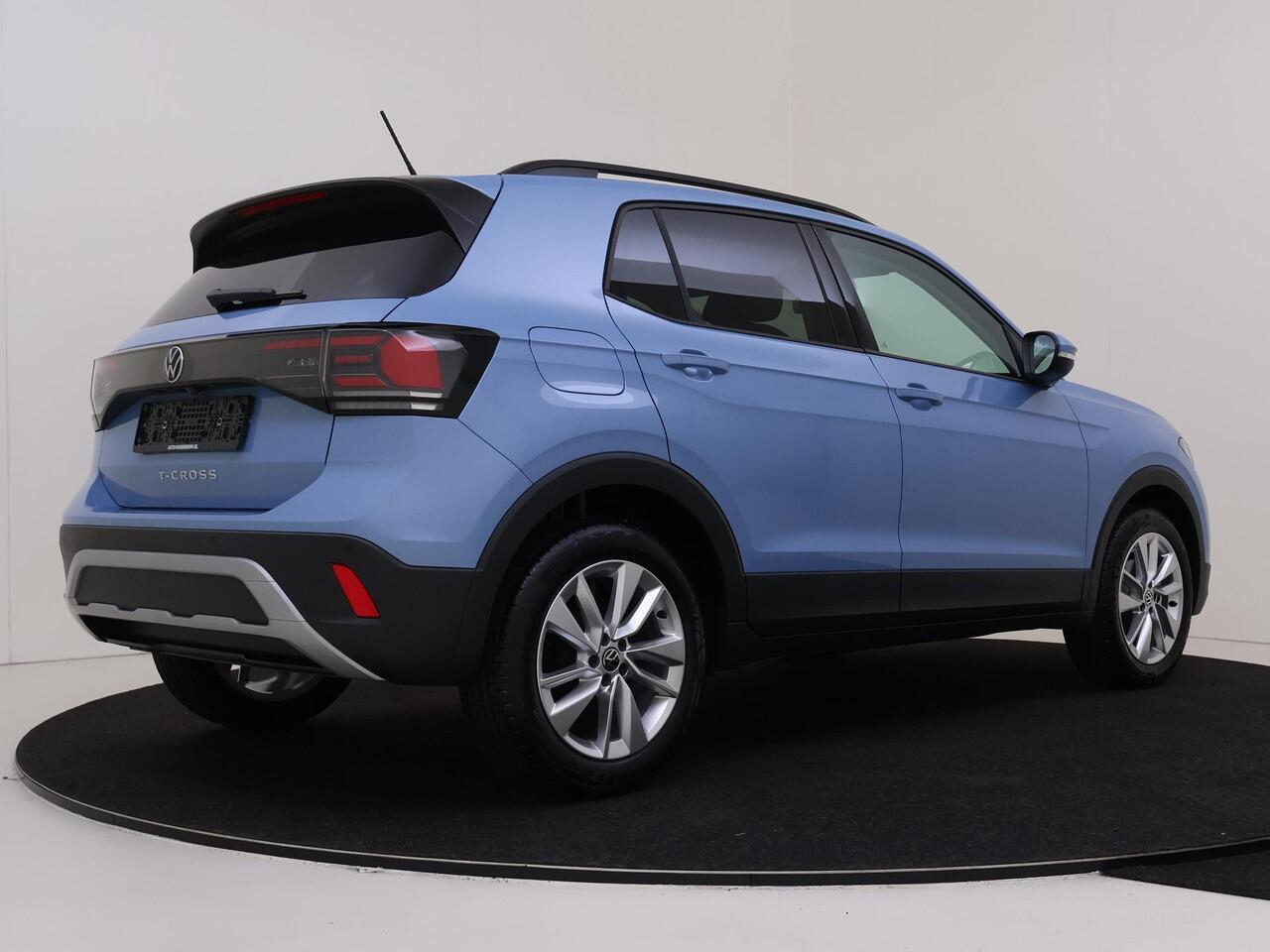 Volkswagen T-Cross Life Edition | 'App-Connect' draadloze smartphone integratie | Achterlichten LED | Afstandscontrolesysteem (Front Assist)