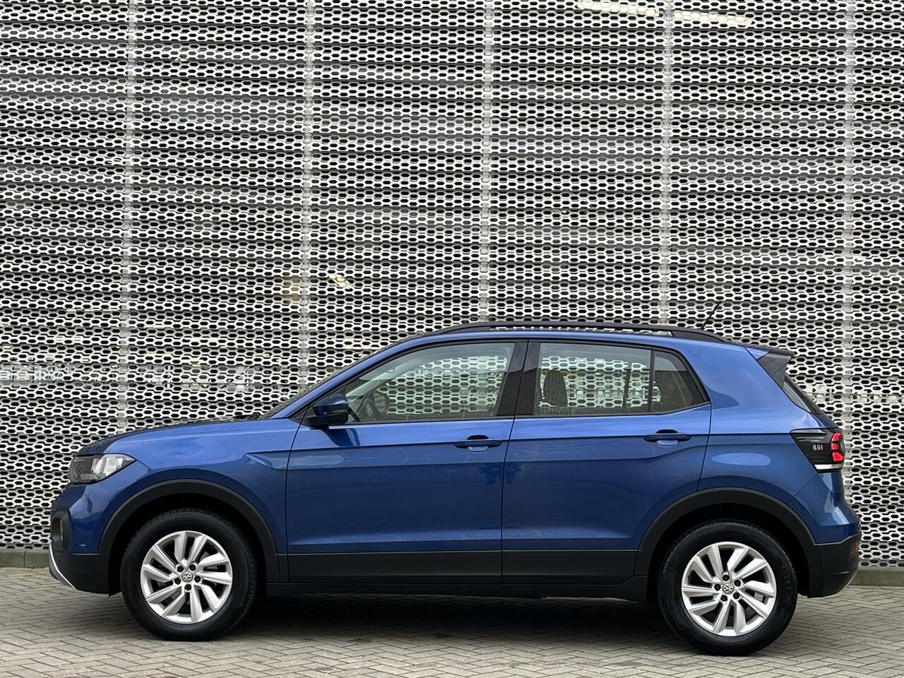 Volkswagen T-Cross 1.0 TSI Life / Digitaal dashboard / Camera / Parkeersensoren V+A / Stoelverwarming / **