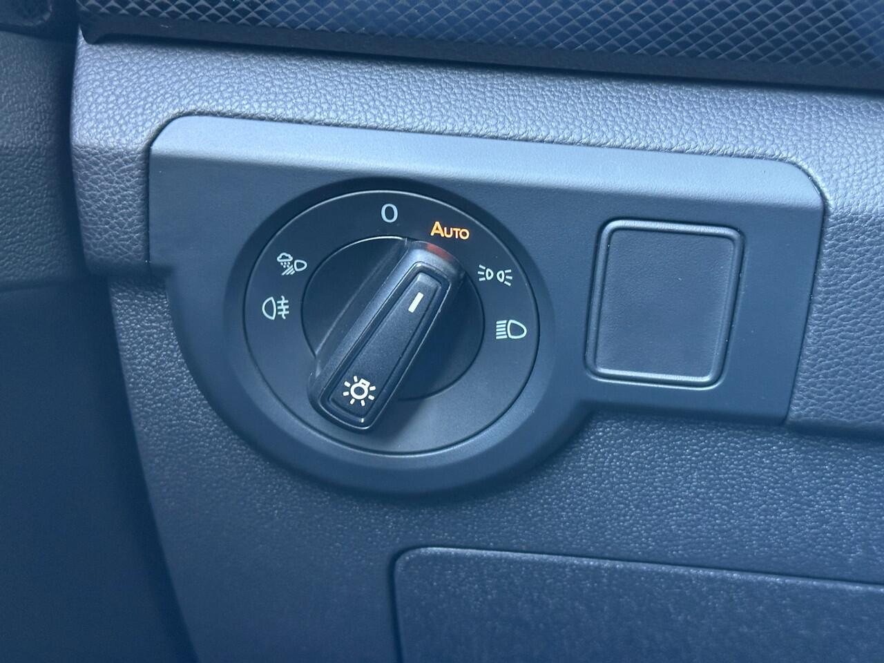 Volkswagen T-Cross 1.0 TSI DSG R-Line | Camera | Trekhaak | Led gril | 4-season | Carplay | Rijklaar incl. garantie