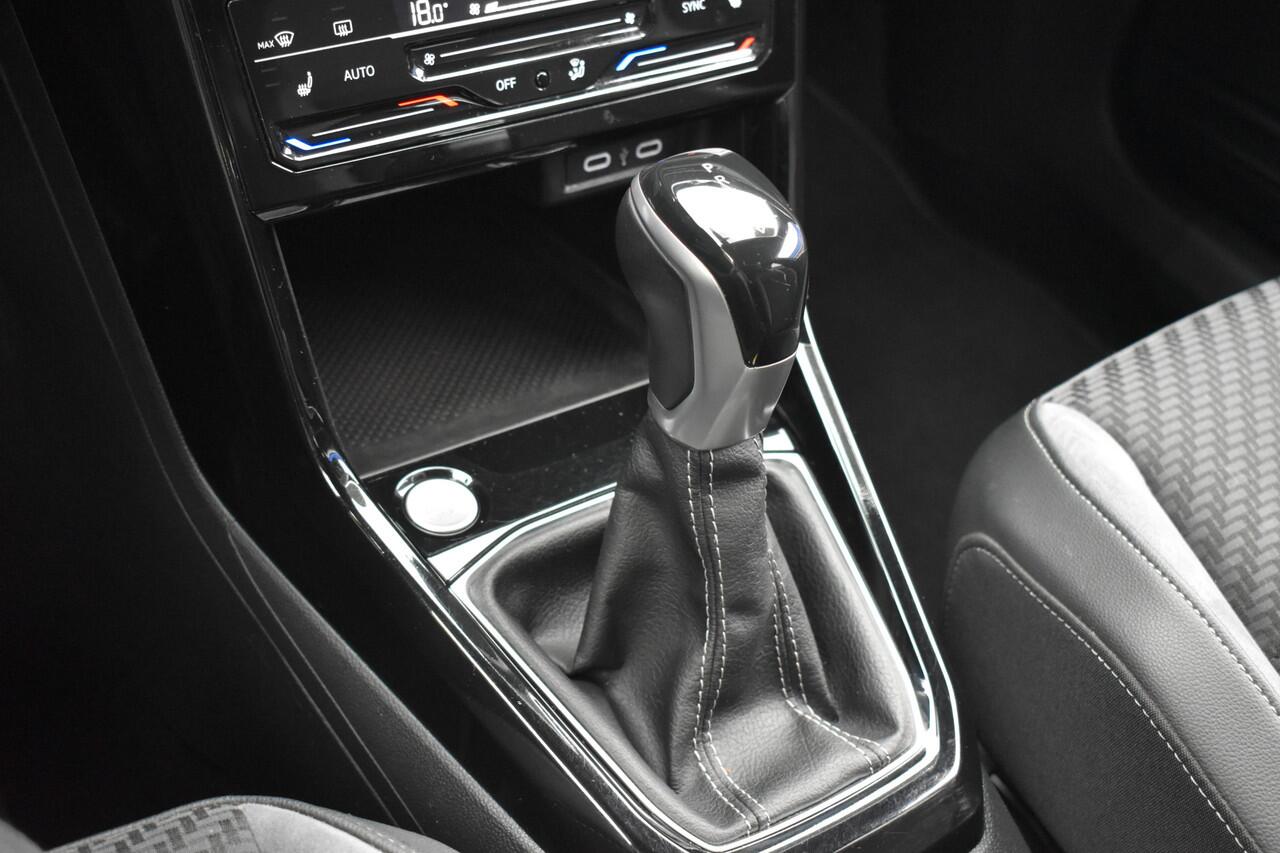 Volkswagen T-Cross 1.5 TSI R-Line 22-12-2021 | Virtual Dashboard | Navigatie | Camera | R-interieur | 12 mnd BOVAG garantie Whatsapp 06-53188999