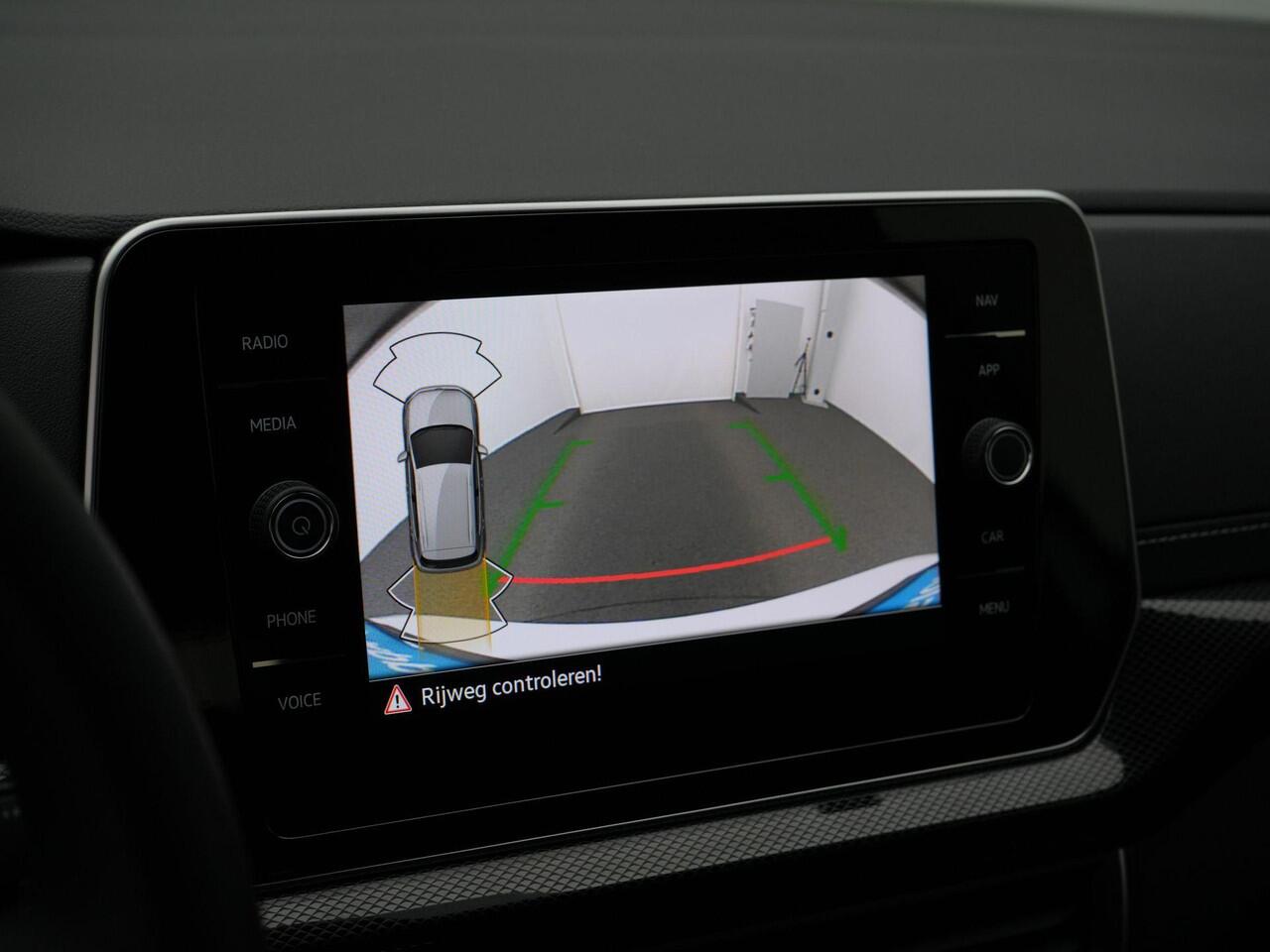 Volkswagen T-Cross 1.0 TSI 115 pk DSG R-Line Edition | IQ Light | Stoelverwarming | Achteruitrijcamera | Adaptive Cruise | 17 inch