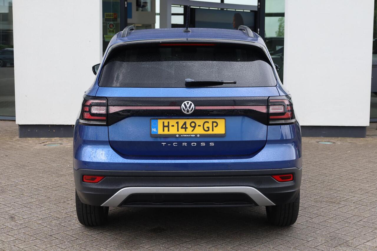 Volkswagen T-Cross 1.0 TSI Life 95PK / 70kW, NL auto dealeronderhouden 1e eigenaar, privacy glas, dodehoekdetectie (side assist), adaptieve cruise control (acc), parkeersensoren voor en achter (pdc), comfortstoelen met lendesteun, Apple Carplay / Android Auto, elektrisch ve