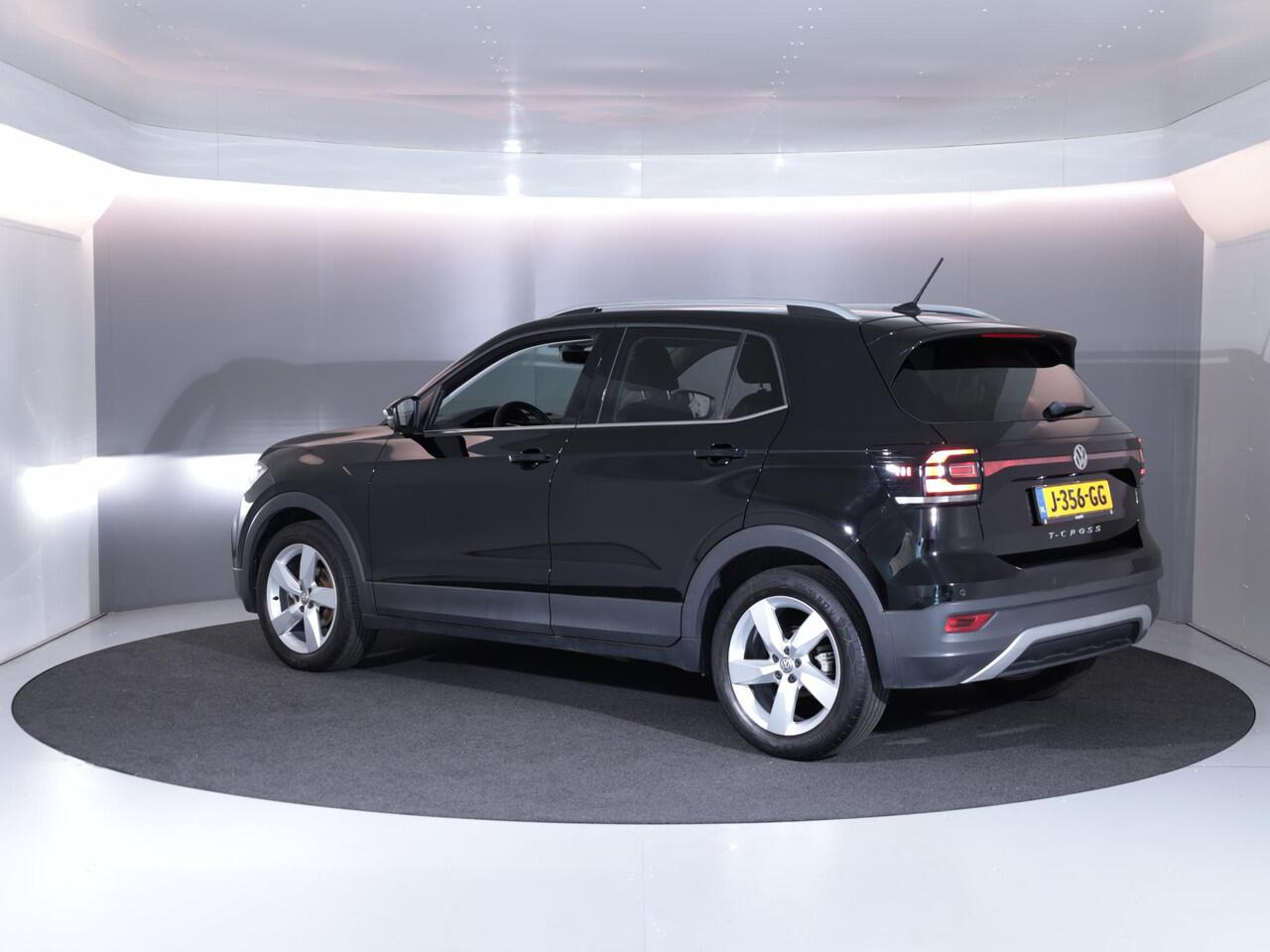 Volkswagen T-Cross 1.0 TSI Style 115 pk | Navigatie | Parkeersensoren | Adaptieve cruise control | LED koplampen |