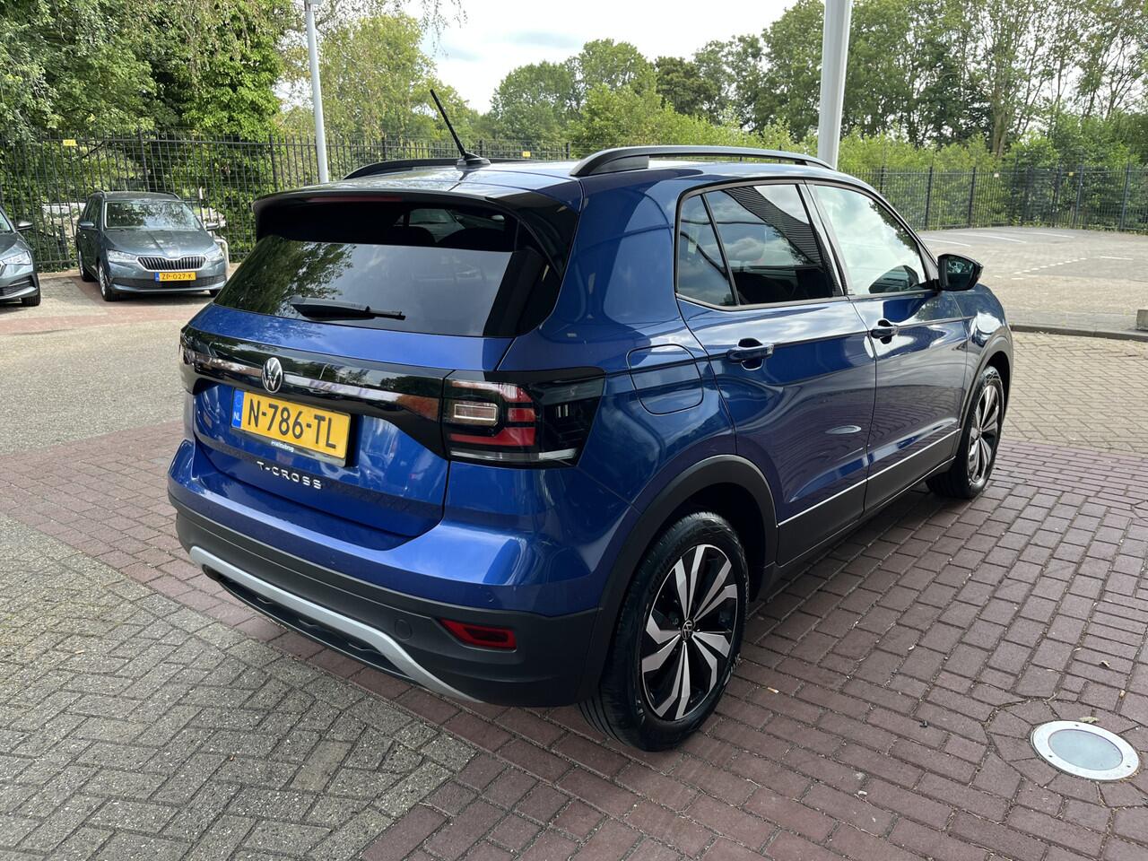 Volkswagen T-Cross 1.0 TSI 95PK Life / Stoelverwarming / Climate control / Parkeersensoren V+A / 17''LMV