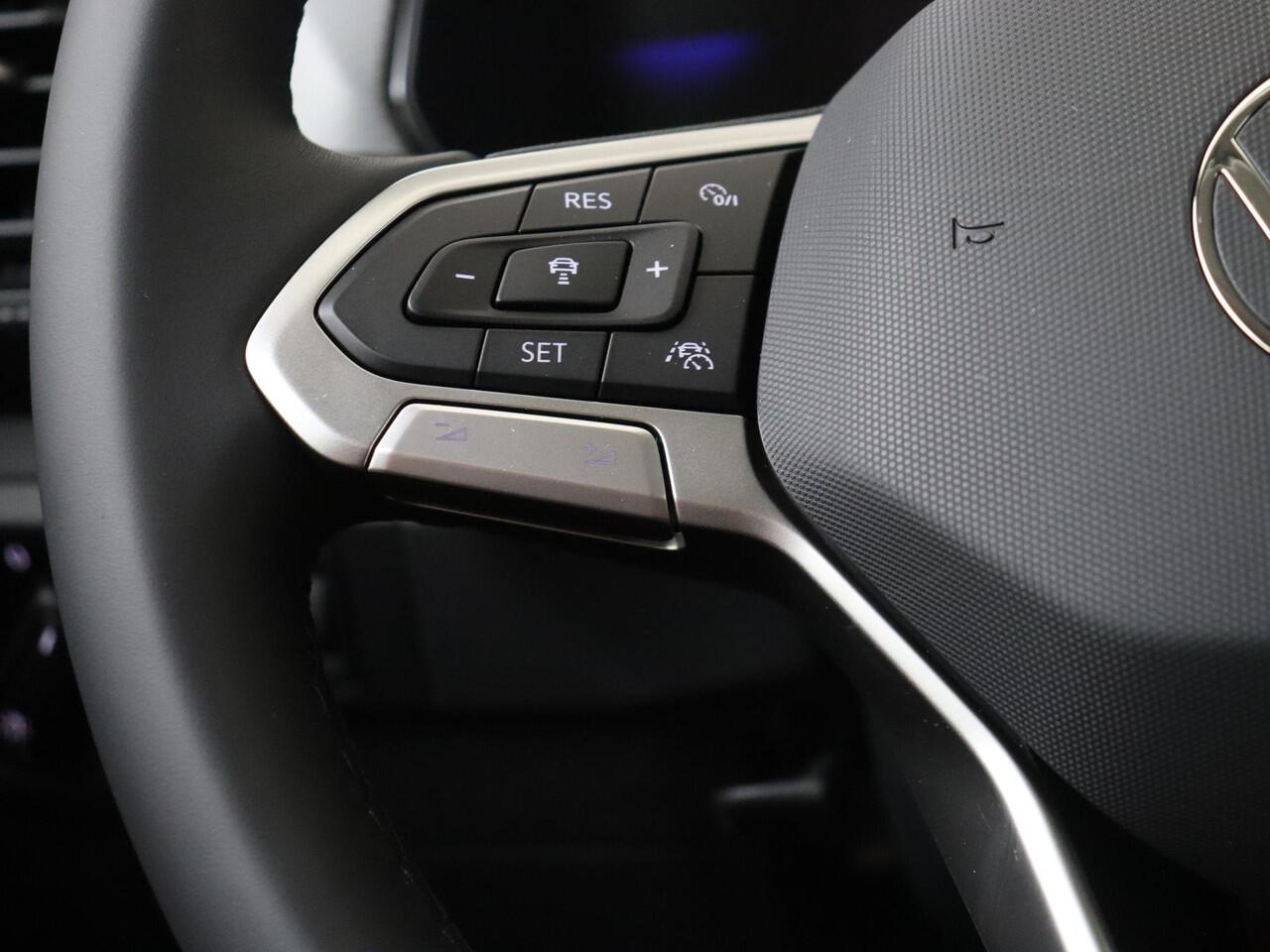 Volkswagen T-Cross Life Edition | 'App-Connect' draadloze smartphone integratie | Achterlichten LED | Afstandscontrolesysteem (Front Assist)