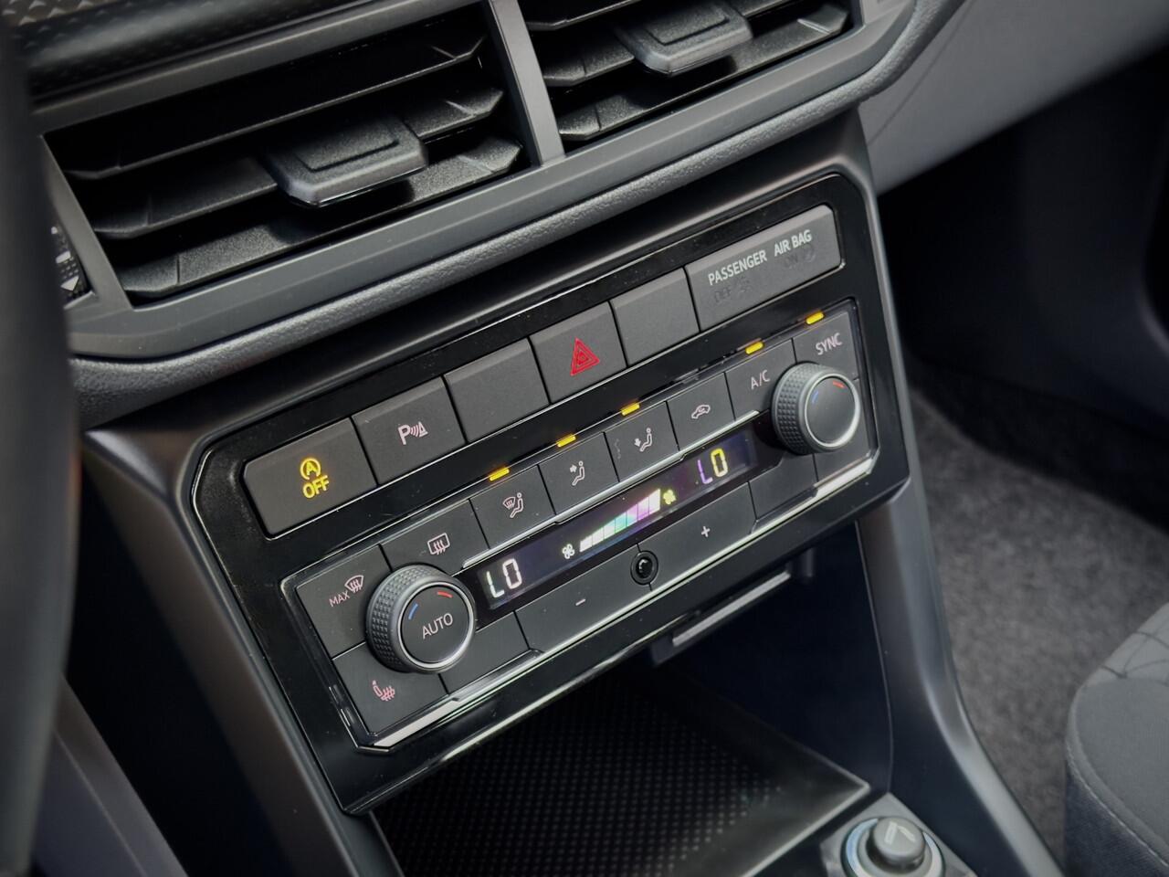 Volkswagen T-Cross 1.5 TSI AUT7 R-LINE 93D.KM! NAVI CAMERA APPLE-CARPLAY LED LMV PDC