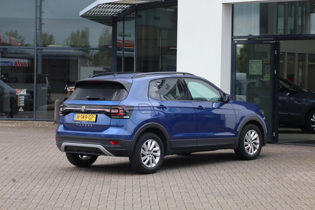 Volkswagen T-Cross 1.0 TSI Life 95PK / 70kW, NL auto dealeronderhouden 1e eigenaar, privacy glas, dodehoekdetectie (side assist), adaptieve cruise control (acc), parkeersensoren voor en achter (pdc), comfortstoelen met lendesteun, Apple Carplay / Android Auto, elektrisch ve