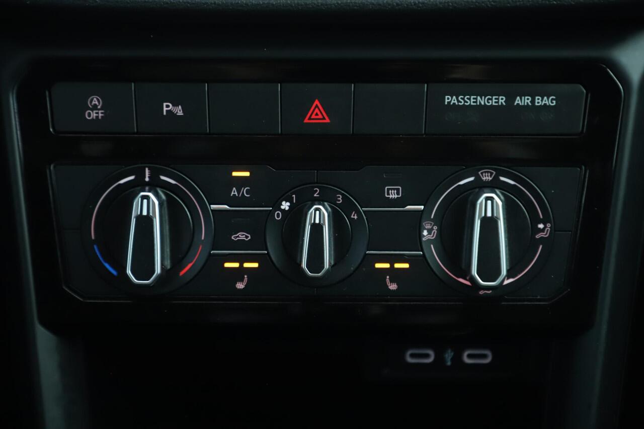 Volkswagen T-Cross 1.0 TSI Life Airco Stoelverwarming Parkeersensors Adaptive Cruise 16 inch LMV Radio Bluetooth | Carplay Android Mogelijkheid