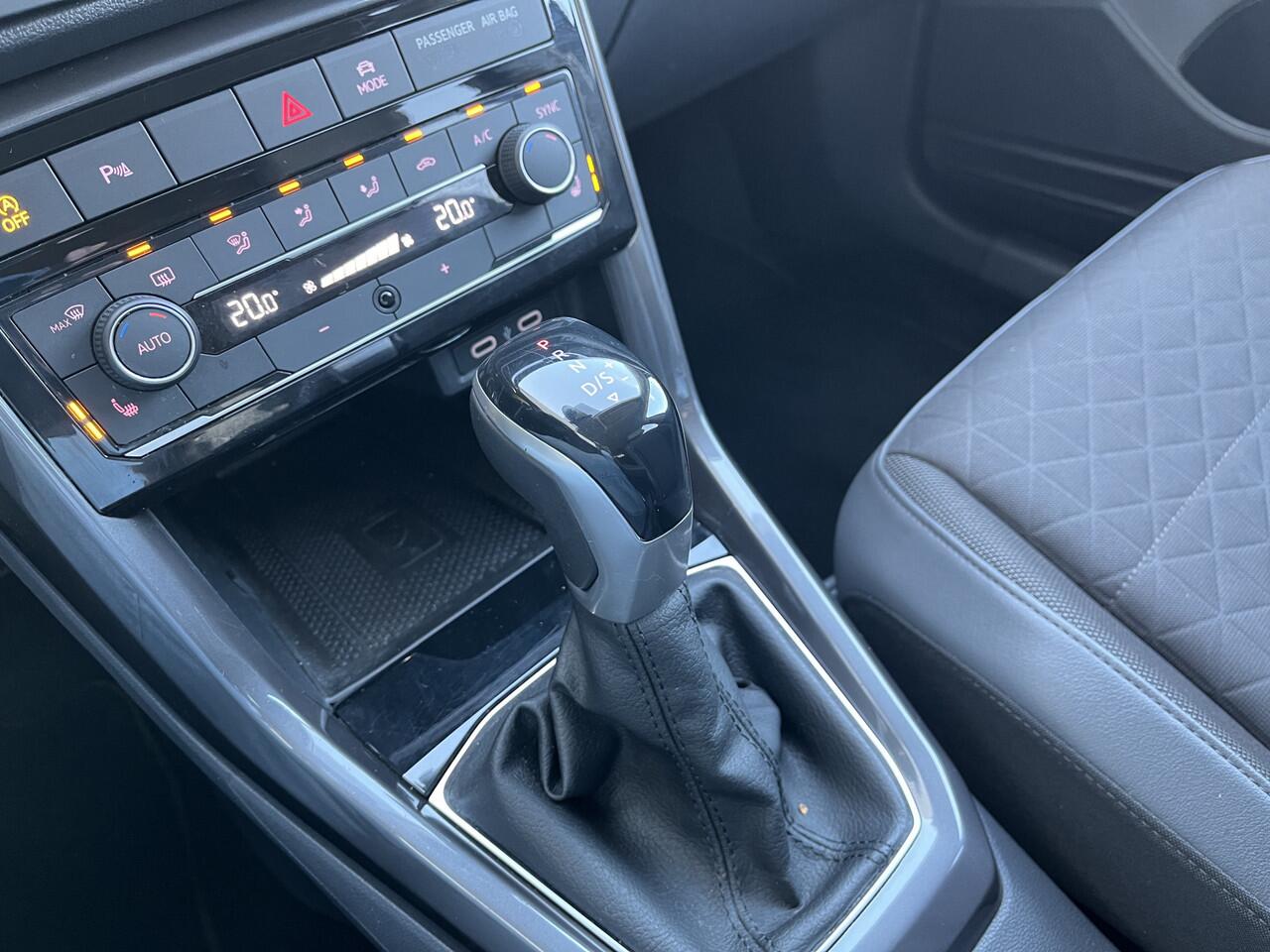 Volkswagen T-Cross 1.5 TSI Style / App connect / Climate controle / Stoel verwarming / Camera / Parkeersensoren V+A / **