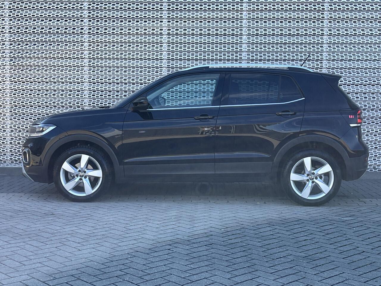 Volkswagen T-Cross 1.5 TSI Style / App connect / Climate controle / Stoel verwarming / Camera / Parkeersensoren V+A / **