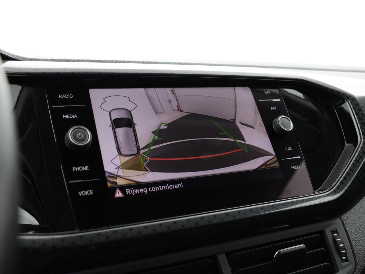 Volkswagen T-Cross 1.0 TSI 110PK DSG R-Line · Camera · Apple/Android Car Play · P-Sensoren · Stoelverwarming · 18'' velgen ·