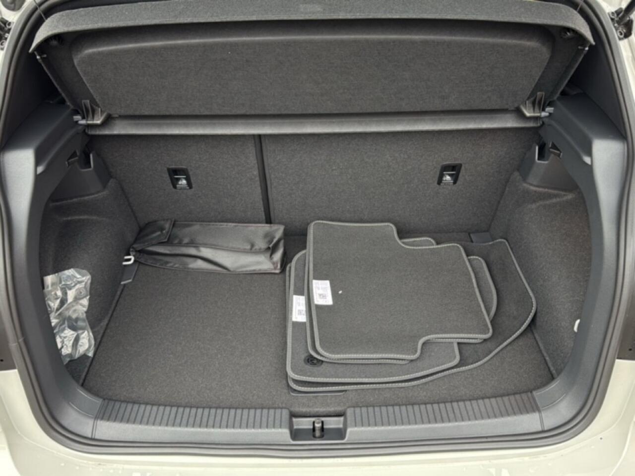 Volkswagen T-Cross 1.0 TSI DSG R-LINE afn.TREKHAAK/CAMERA/ACC/STOELVERW/CARPLAY