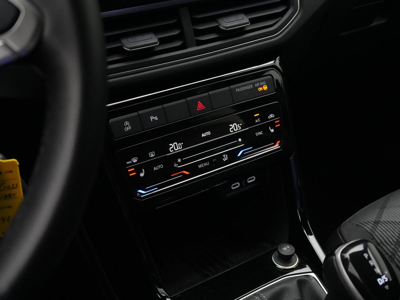 Volkswagen T-Cross 1.5 TSI 150 pk DSG R-Line Edition | R-Line | Trekhaak | IQ Light | Stoelverwarming | Achteruitrijcamera | Navigatie | Parkeersensoren voor/achter | Adaptive Cruise