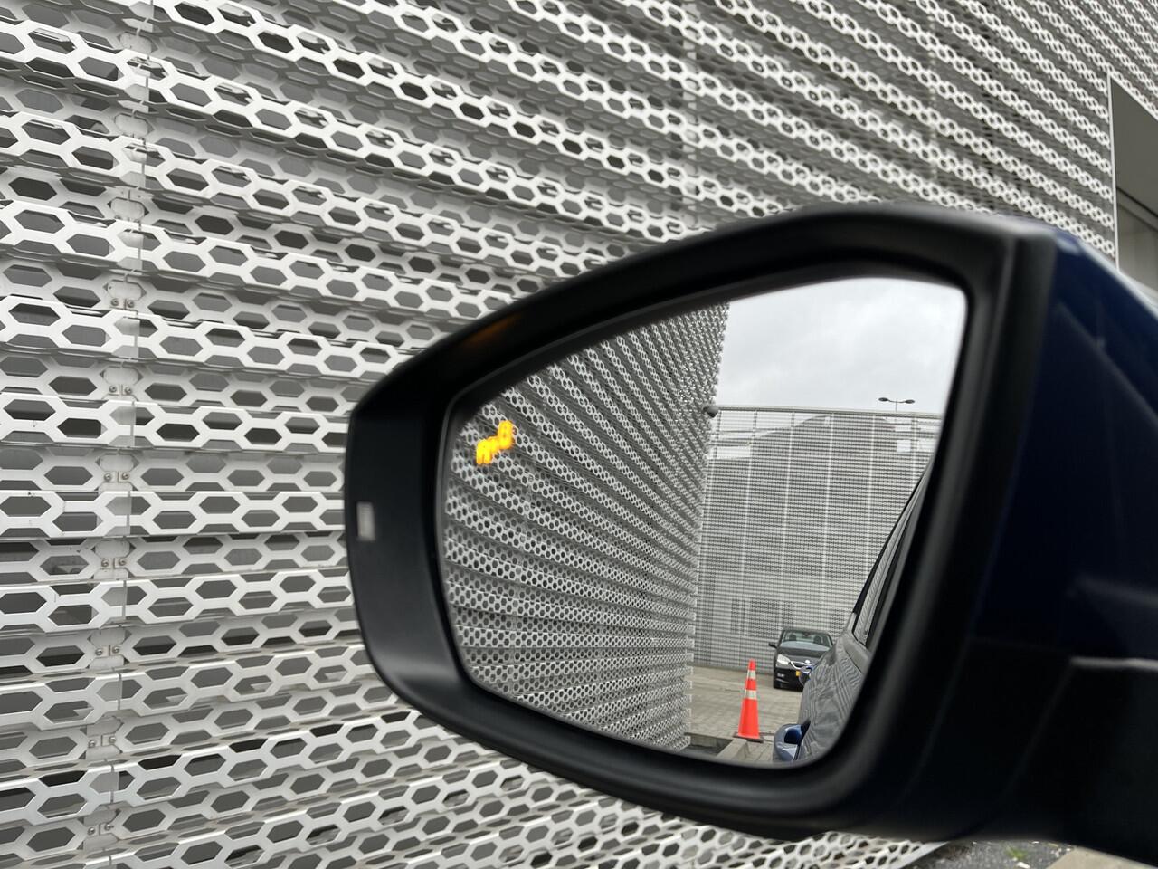 Volkswagen T-Cross 1.0 TSI Life Business / Navigatie / App connect / Parkeersensoren V+A / Trekhaak /