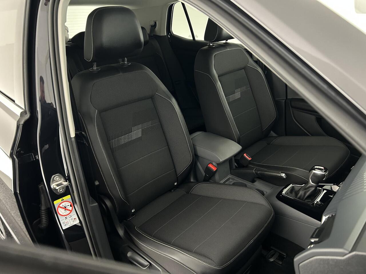 Volkswagen T-Cross 1.0 TSI 110pk DSG Style Trekhaak Stoelverwarming Led Virtual Cockpit Navigatie