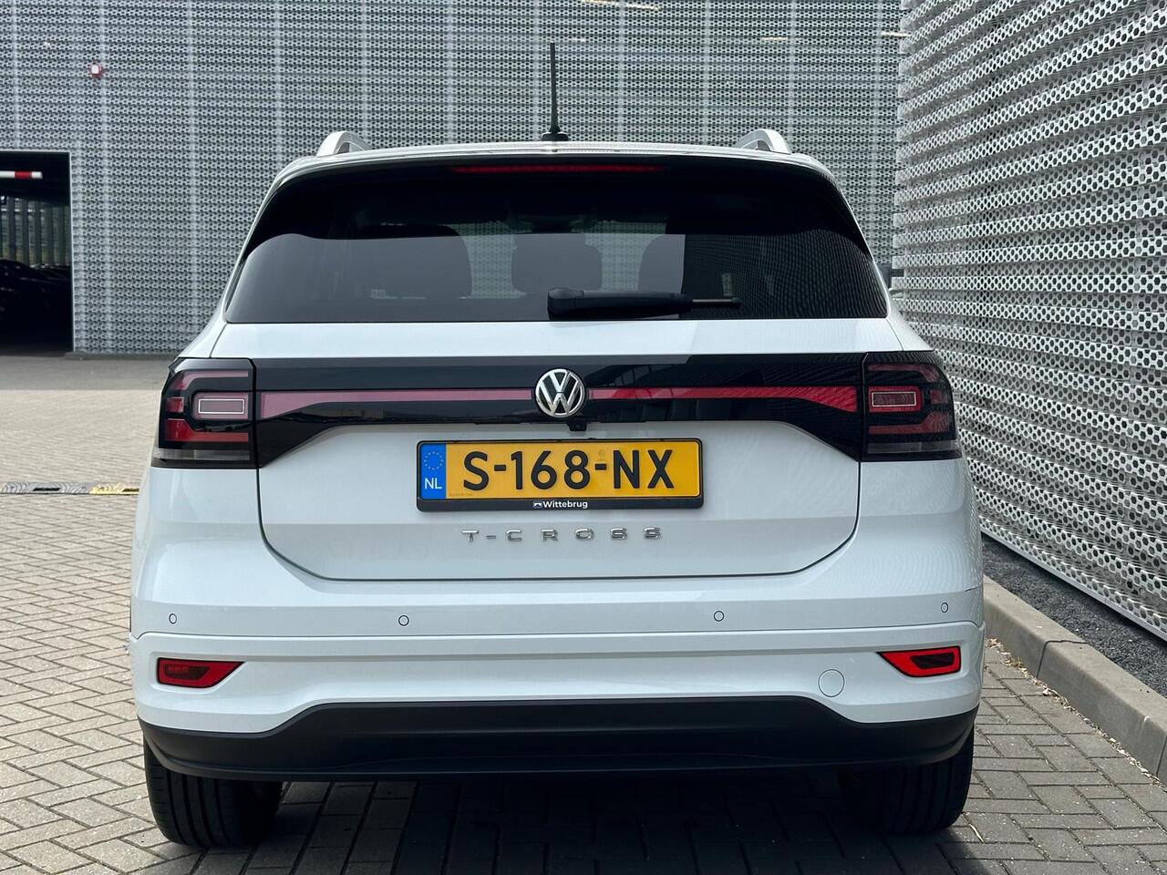 Volkswagen T-Cross 1.0 TSI R-Line DSG / R-Line Exterieur / Style Interieur / Navigatie / Parkeersensoren V+A / Stoelverwarming / Climate controle / **