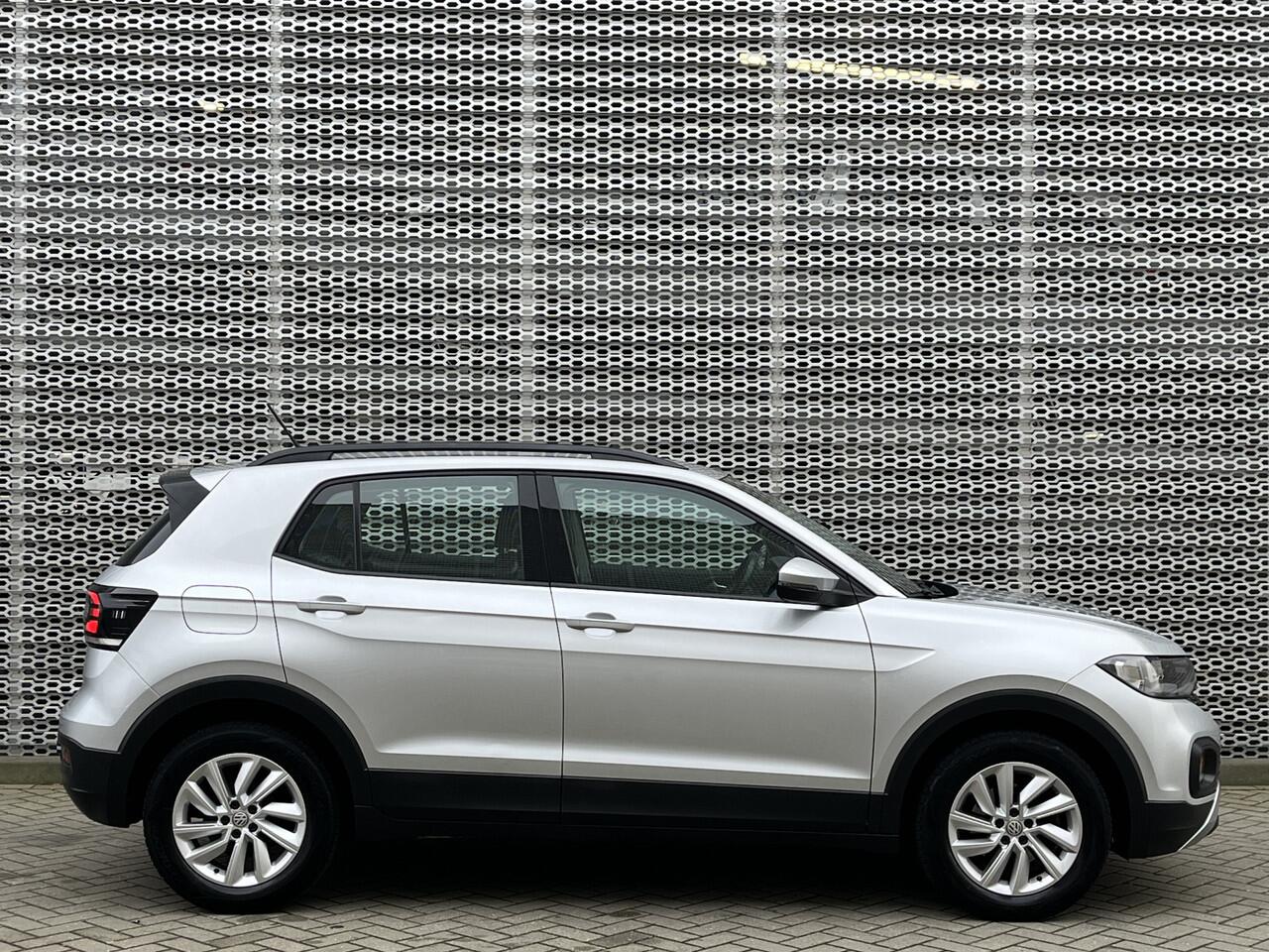 Volkswagen T-Cross 1.0 TSI Life / Camera / Trekhaak / Climate controle / App connect / VW