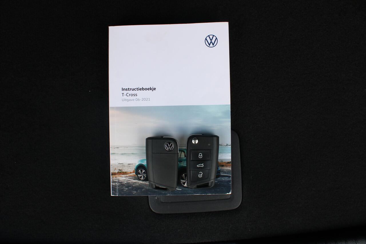 Volkswagen T-Cross TSI Life | Adapt. Cruise | Camera | Draadloze telefoonlader | DAB | Getint glas