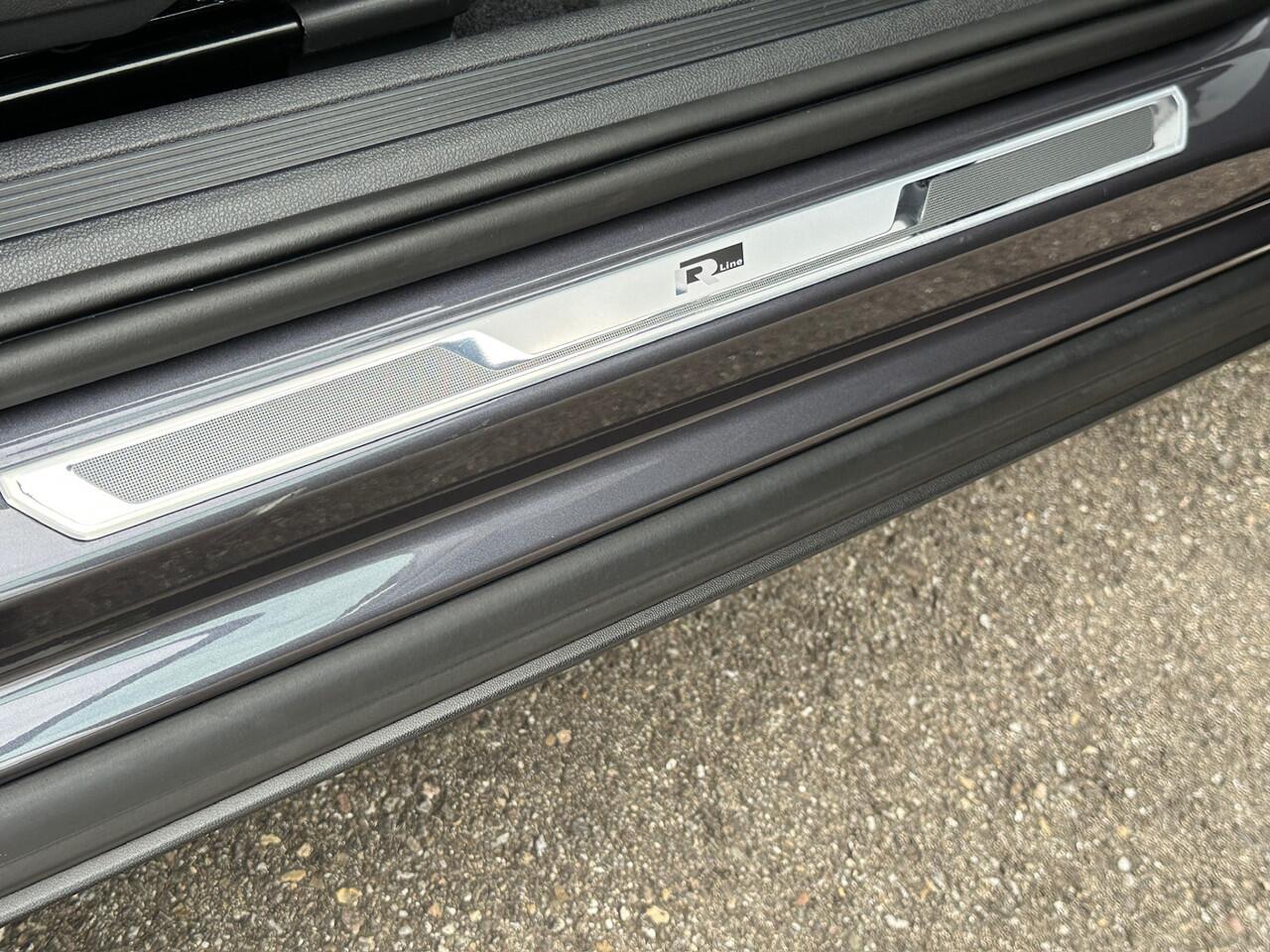 Volkswagen T-Cross 1.5 TSI 150pk DSG 2x R-Line | Camera | Virtual cockpit | Carplay | Navi | Rijklaar incl. 1 jaar Bovag garantie