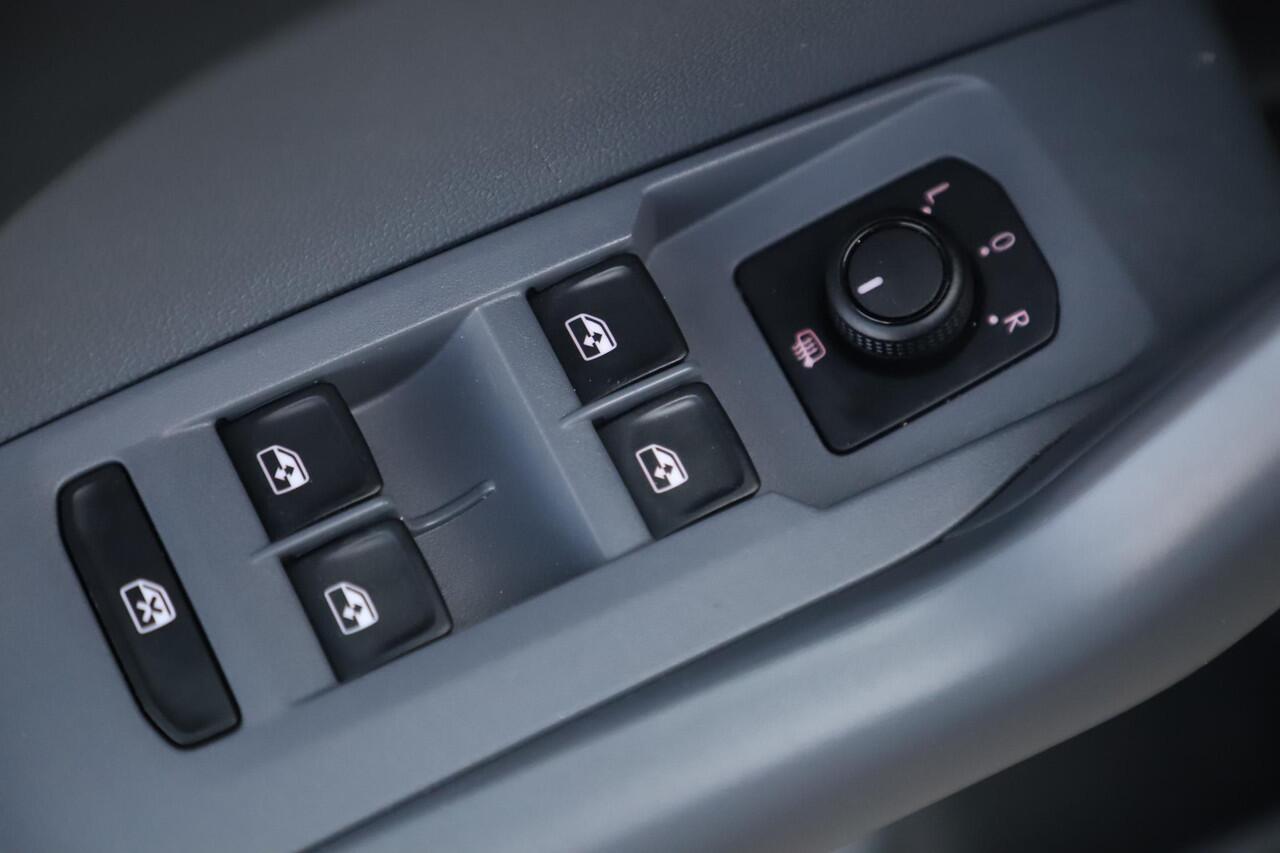 Volkswagen T-Cross 1.0 TSI Life Airco Stoelverwarming Parkeersensors Adaptive Cruise 16 inch LMV Radio Bluetooth | Carplay Android Mogelijkheid