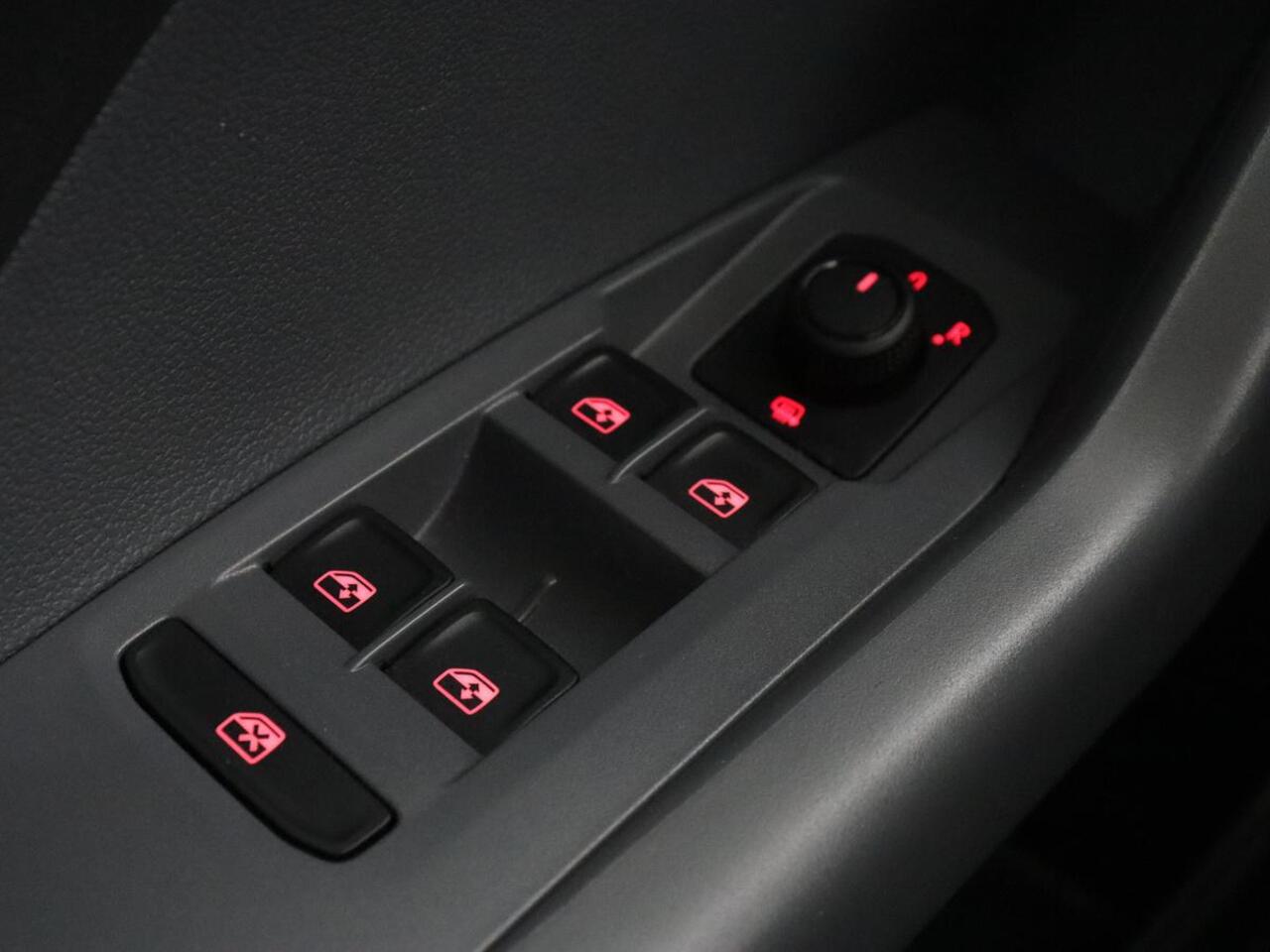 Volkswagen T-Cross 1.0 TSI Life | Carplay | Navigatie | Keyless | Virtual Cockpit | Climate control | Adaptive cruise | Dodehoek detectie | Getint glas