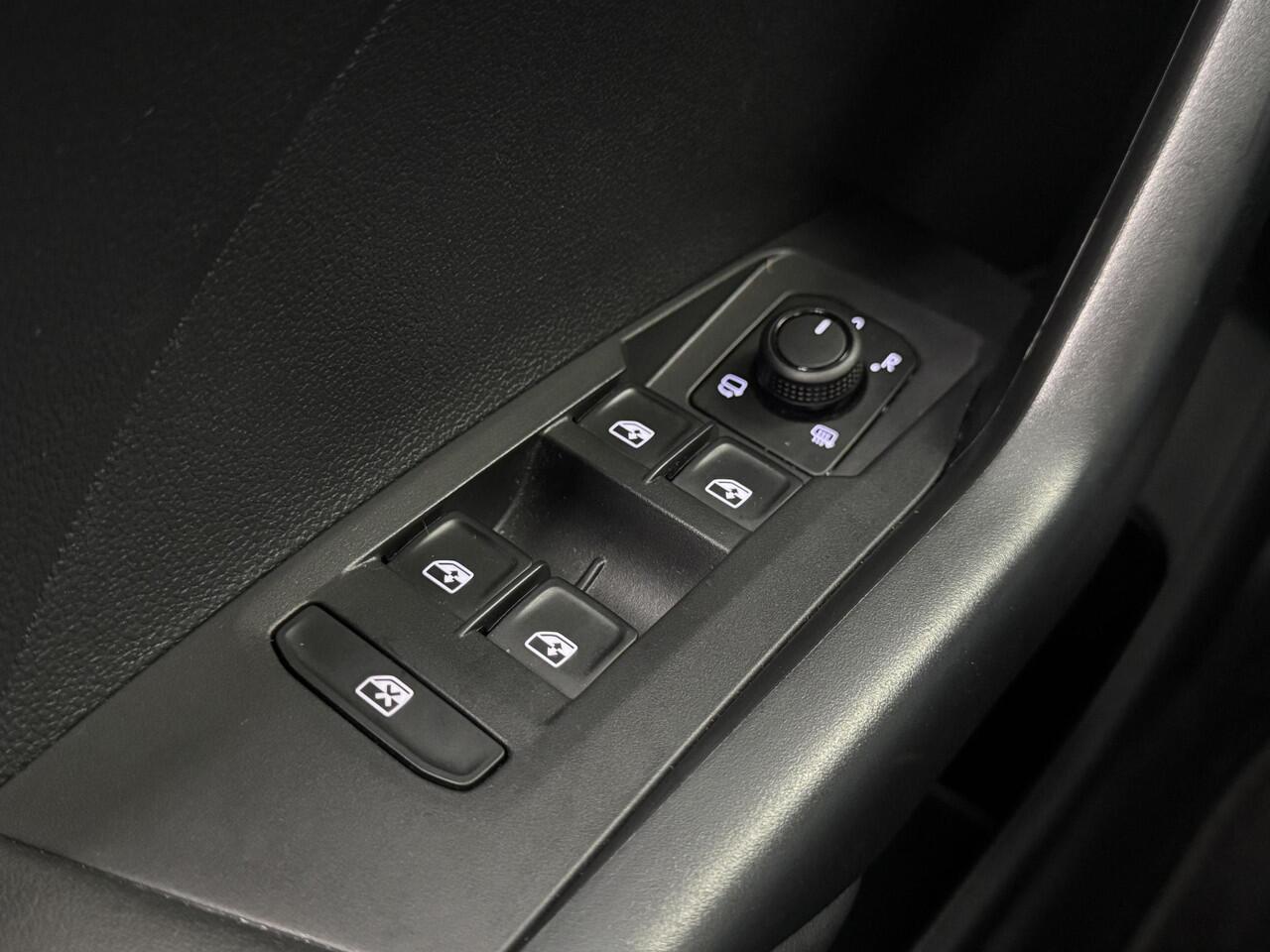 Volkswagen T-Cross 1.0 TSI Life | Automaat | PDC Voor + Achter | Airco | Voorstoelen verwarmd | Limiter | Carplay ( Vestiging - Vianen )