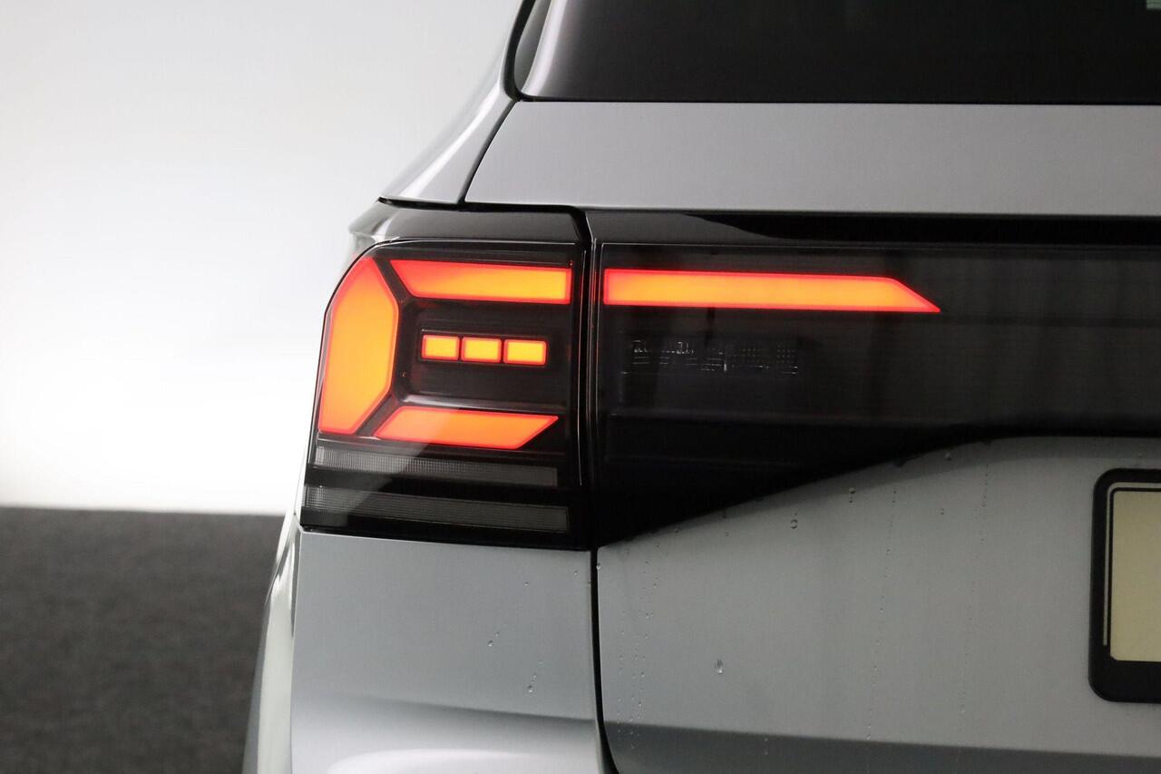 Volkswagen T-Cross Life Edition 1.0 TSI 85 kW / 116 pk DSG | Camera | Stoelverwarming | Keyless | ACC | Privacy glas | 17 inch