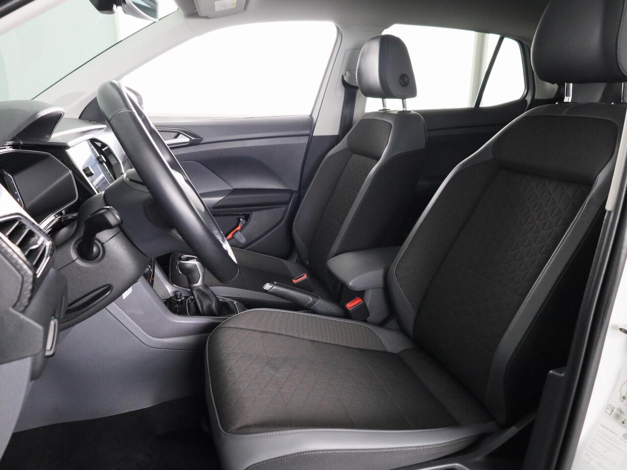 Volkswagen T-Cross 1.0 TSI Style 110 pk Automaat (DSG) | Navigatie | Parkeersensoren | Adaptieve cruise control | Apple Carplay/Android Auto | Voll. digitaal instrumentenpaneel |