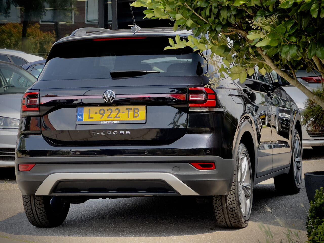 Volkswagen T-Cross 1.5 TSI AUT7 R-LINE 93D.KM! NAVI CAMERA APPLE-CARPLAY LED LMV PDC